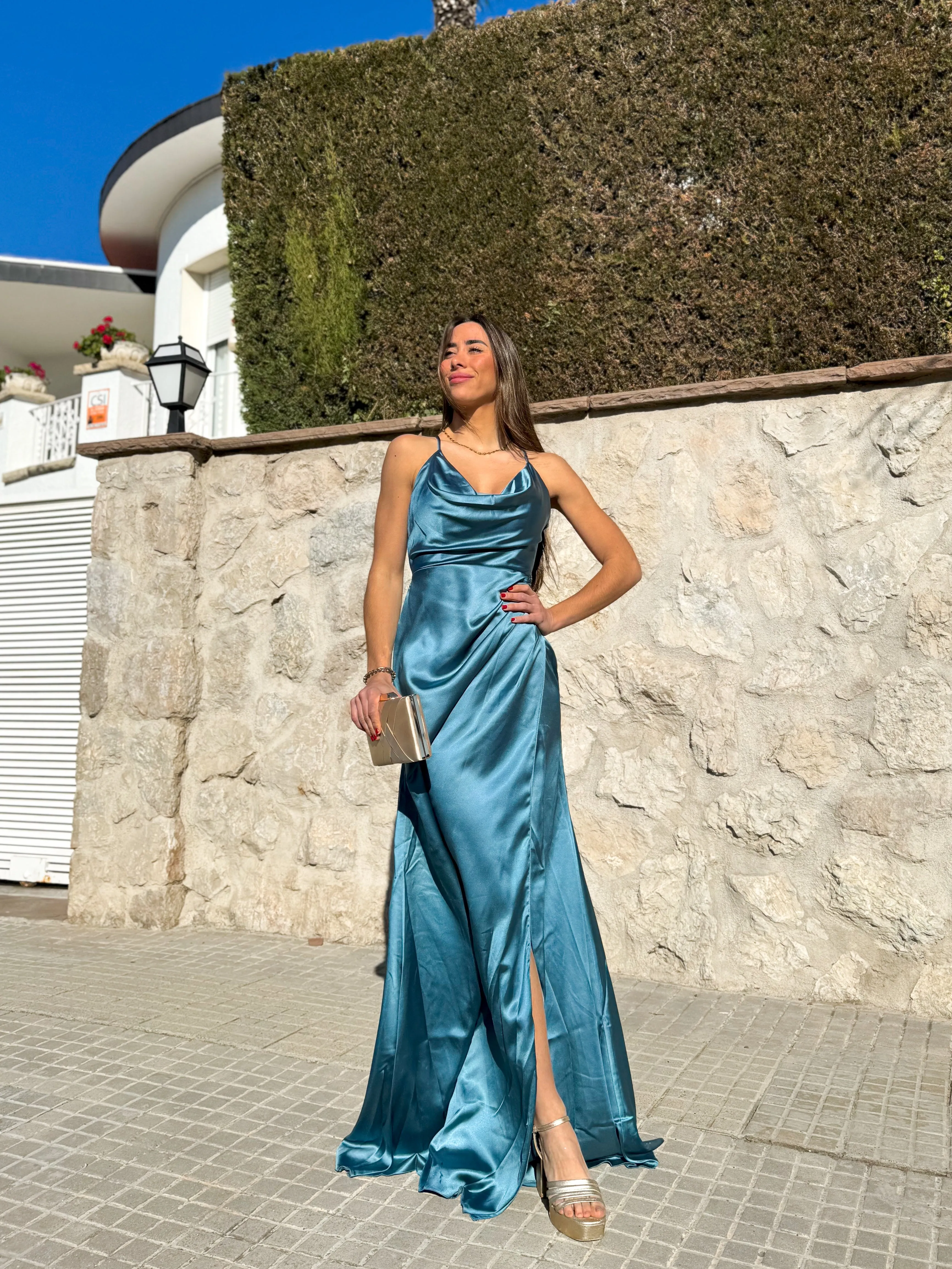 Vestido cascada raso petróleo sold by Sorellas product image thumbnail 4