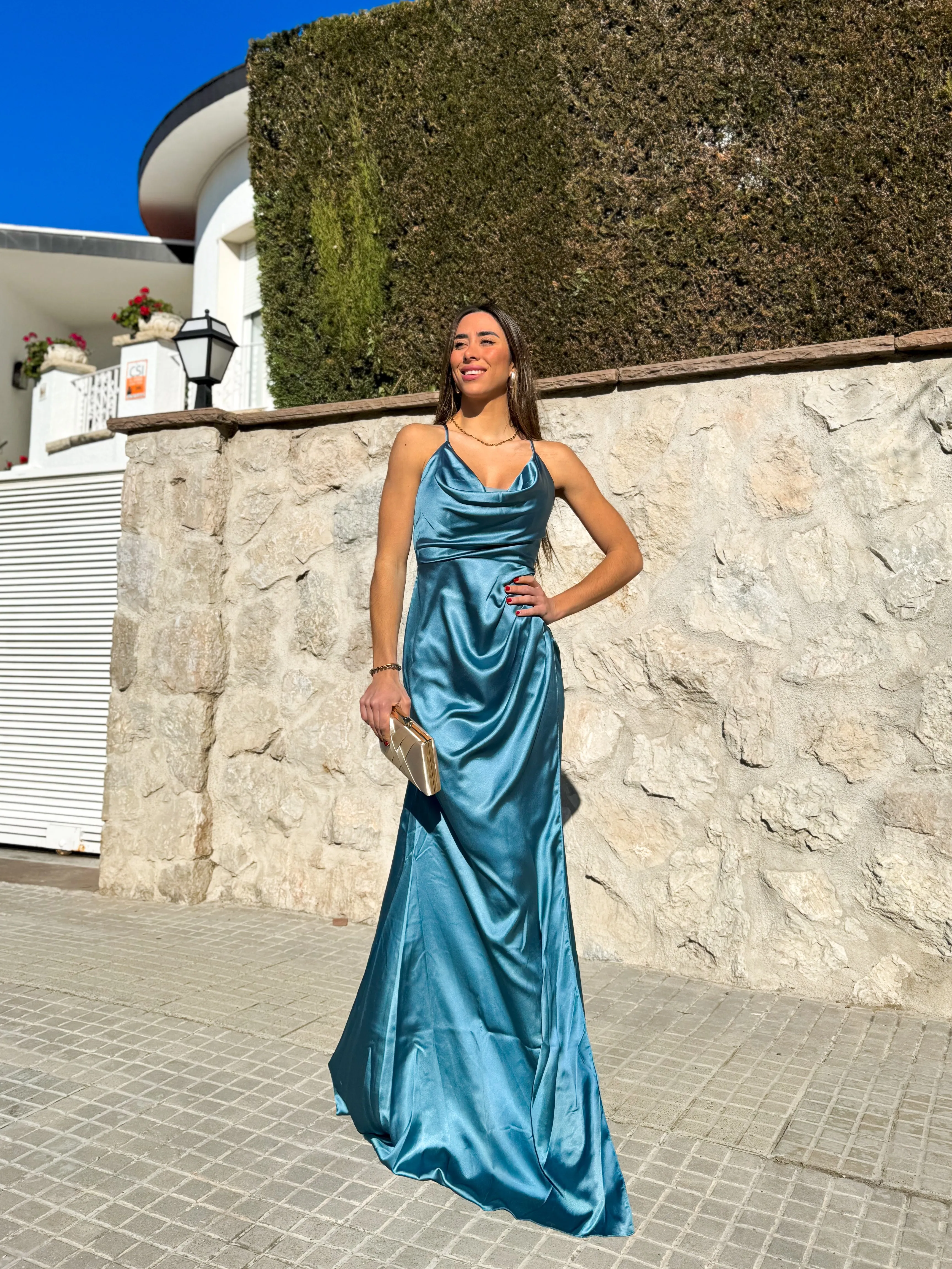Vestido cascada raso petróleo sold by Sorellas product image thumbnail 2