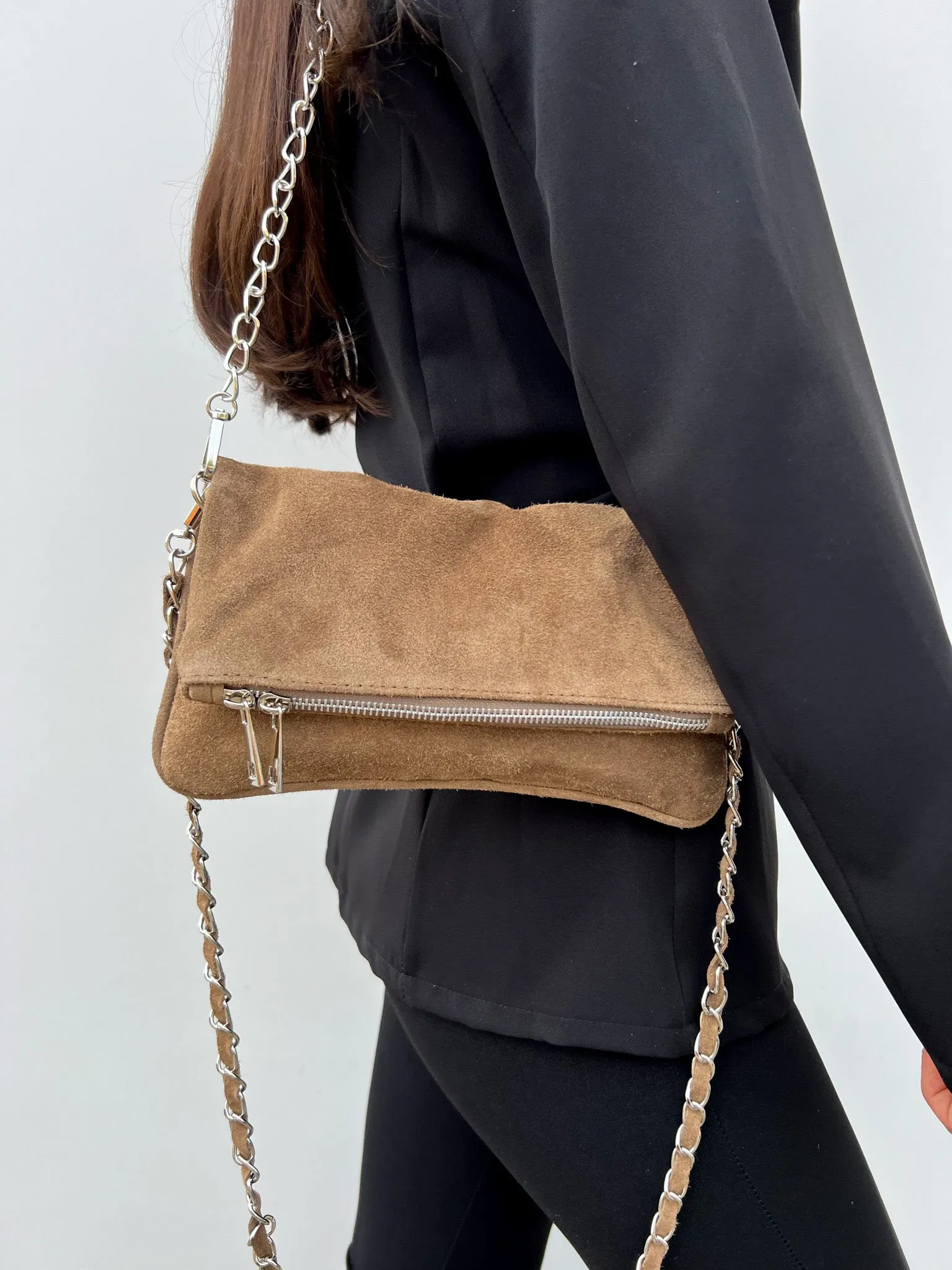 Bolso piel cadenas ante taupe sold by Sorellas product image thumbnail 3