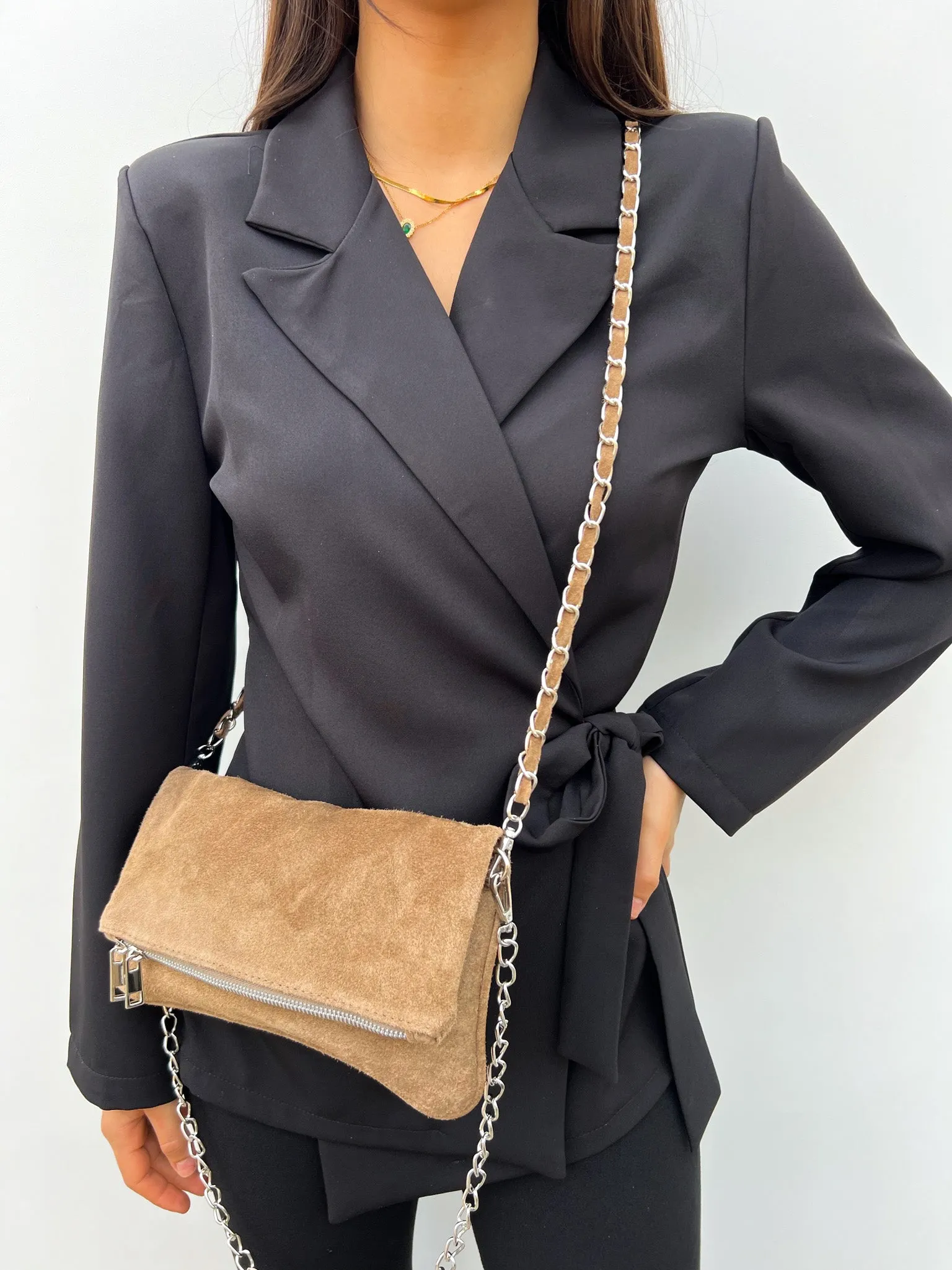 Bolso piel cadenas ante taupe sold by Sorellas product image thumbnail 2