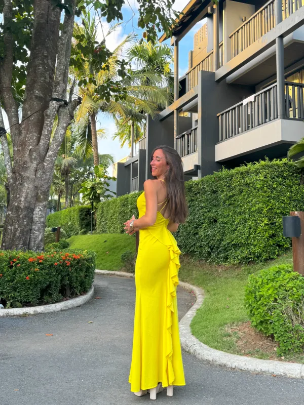 Vestido largo cola amarillo sold by Sorellas