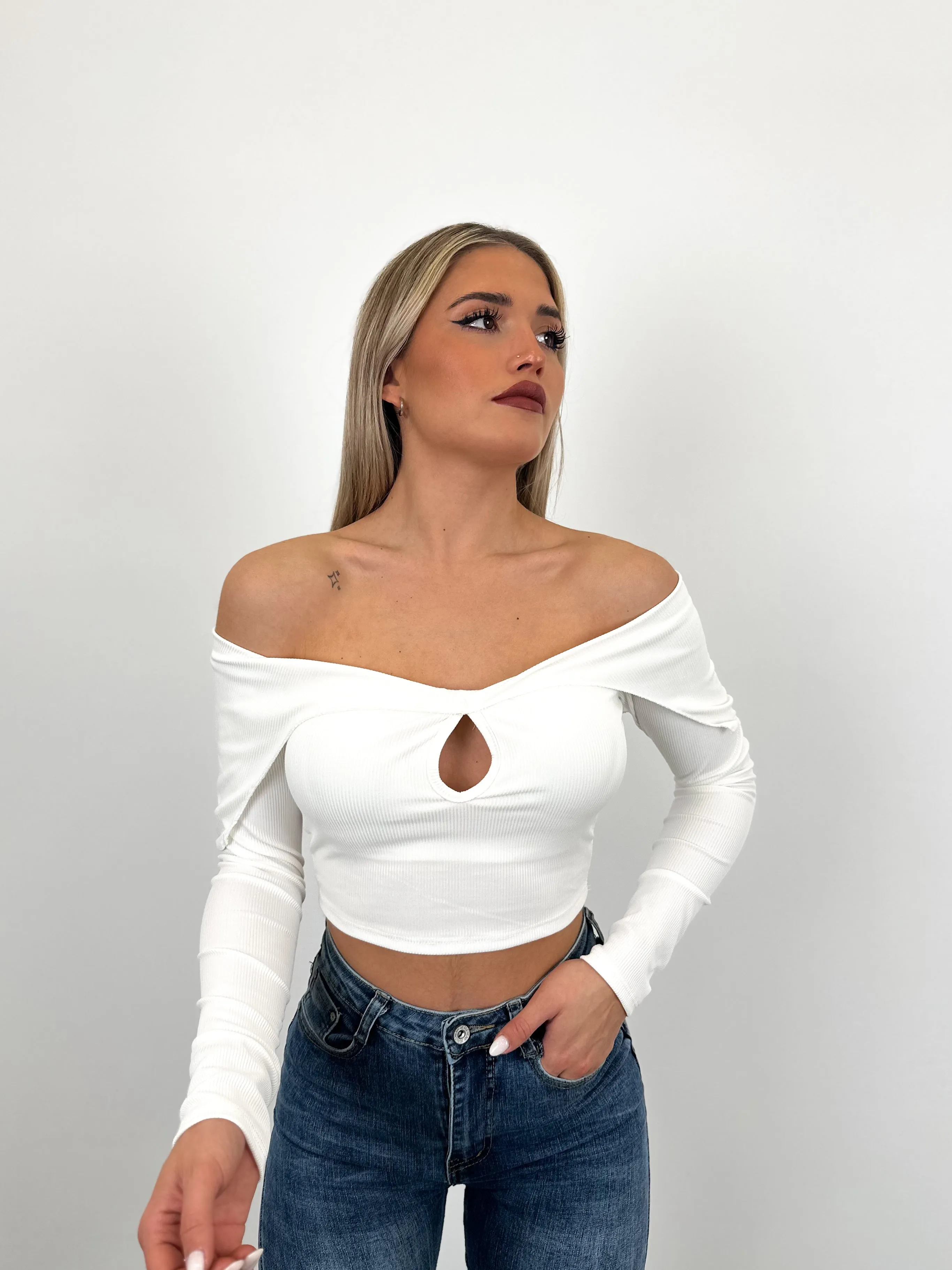 Jersey cuello barco abertura blanco sold by Sorellas