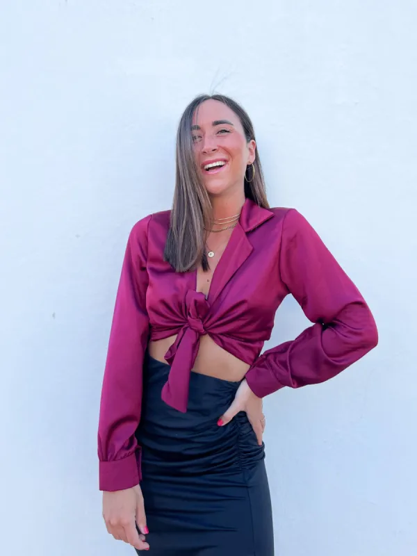 Blusa lazada raso burdeos sold by Sorellas