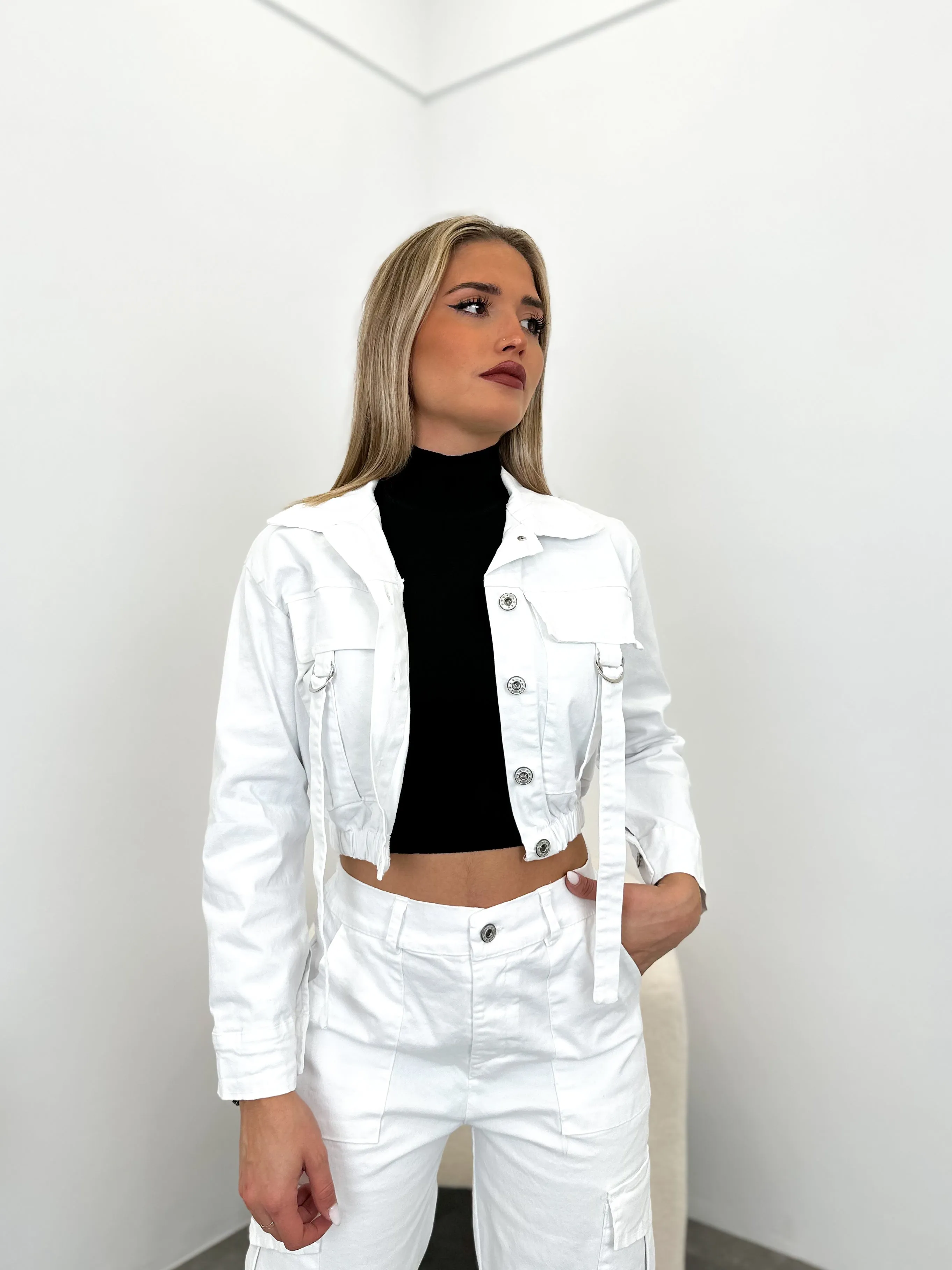 Chaqueta crop loneta blanca sold by Sorellas product image thumbnail 3