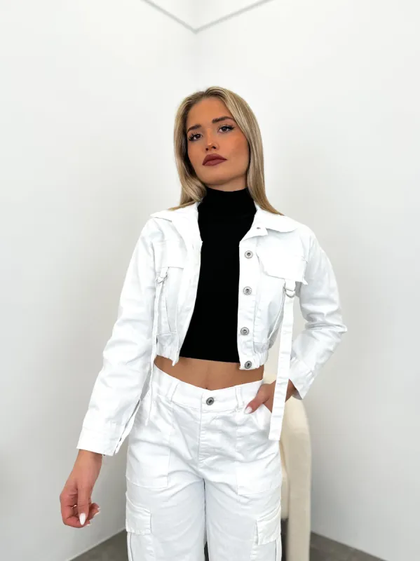 Chaqueta crop loneta blanca sold by Sorellas