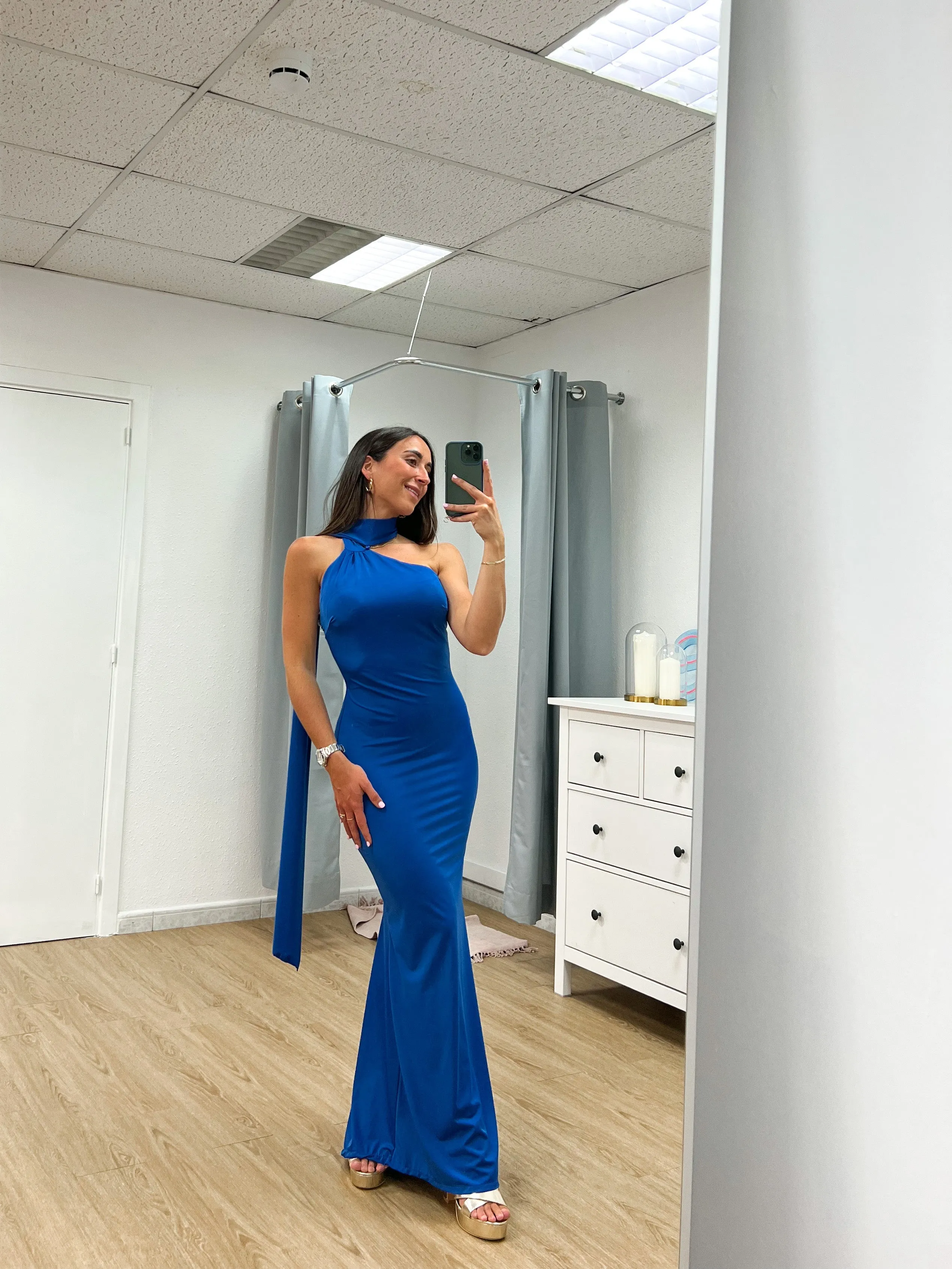 Vestido satinado choker azul sold by Sorellas product image thumbnail 4