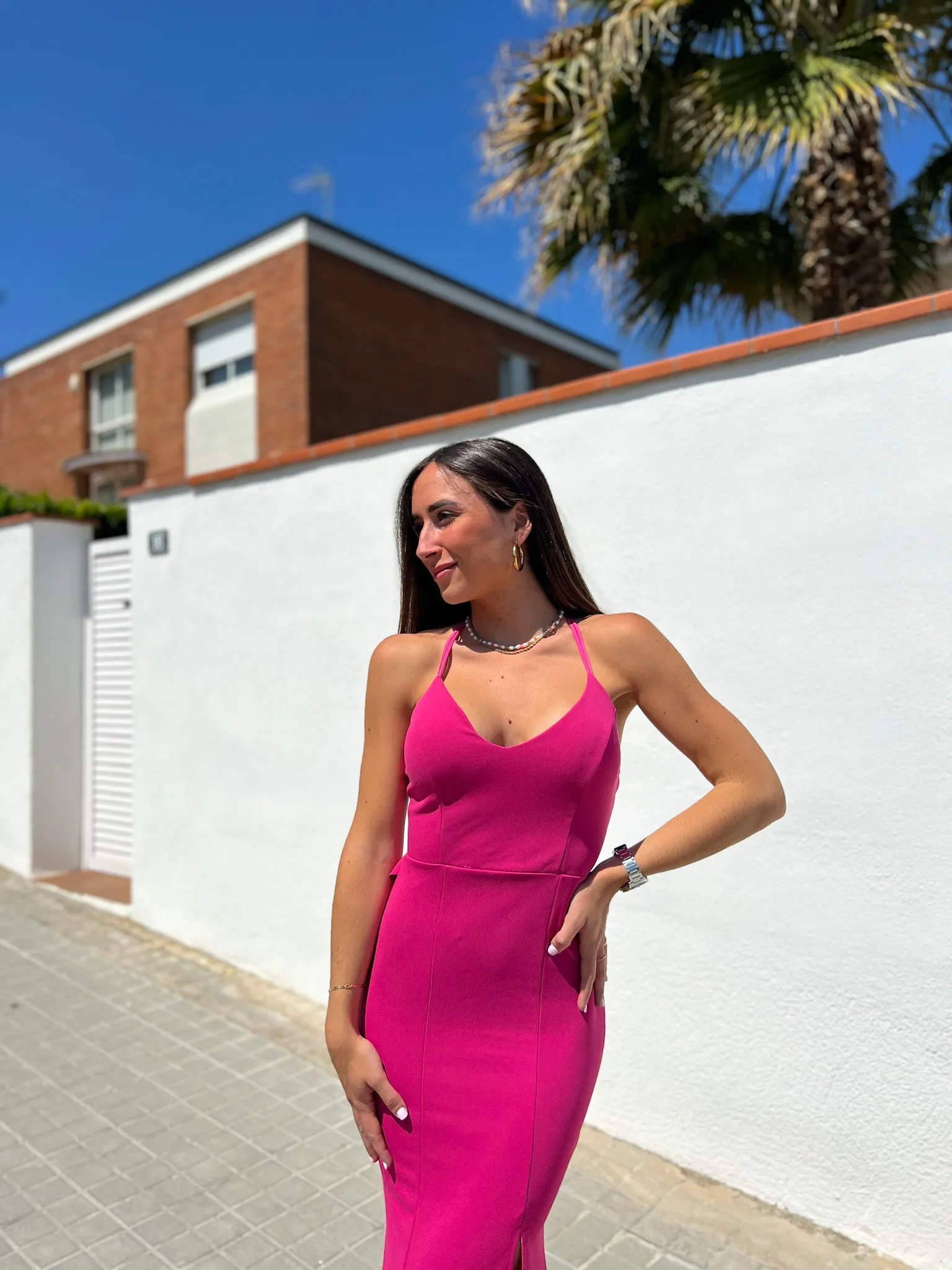 Vestido largo cola fucsia sold by Sorellas product image thumbnail 2