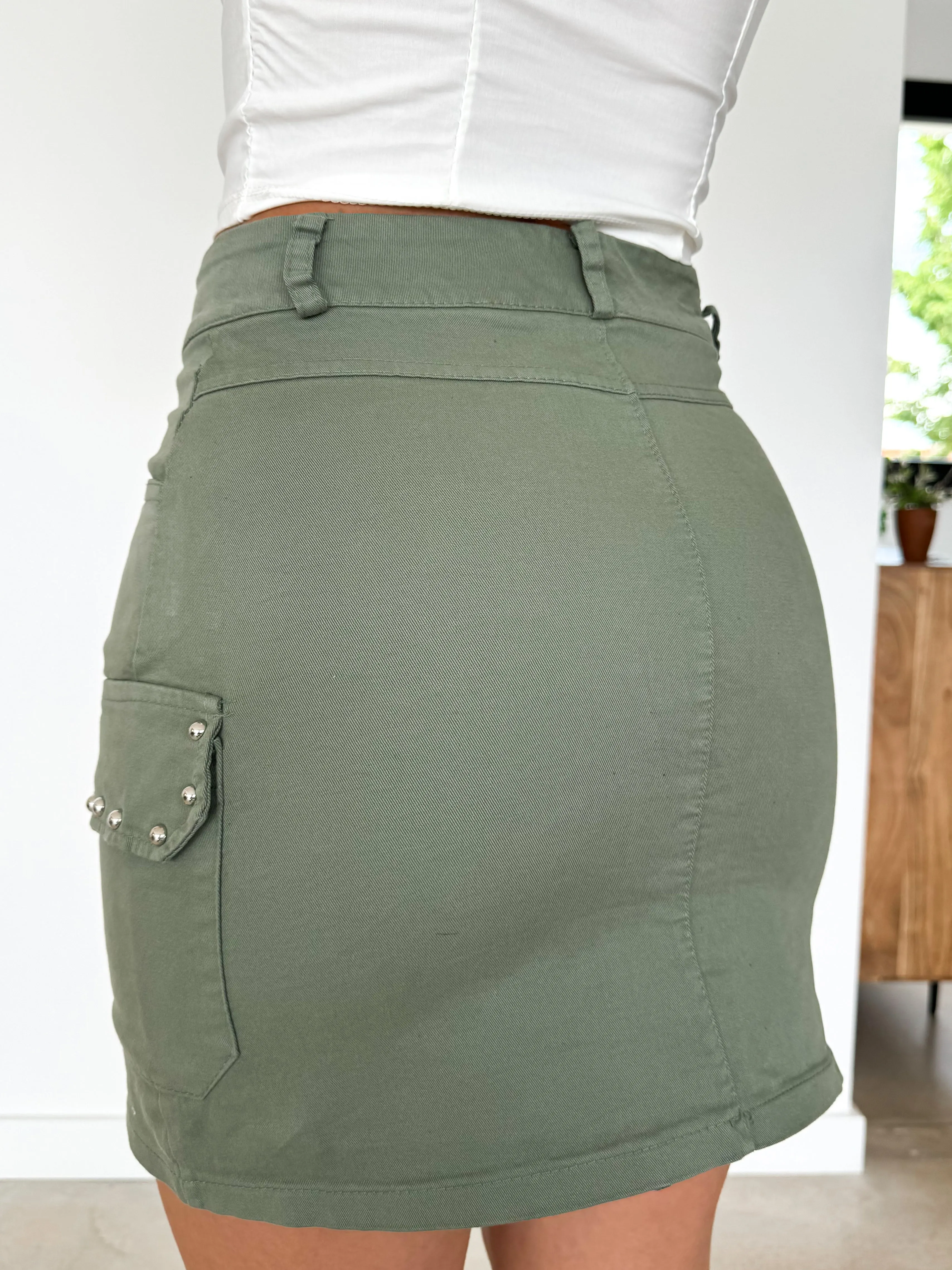 Falda mini tachuelas caqui sold by Sorellas product image thumbnail 4