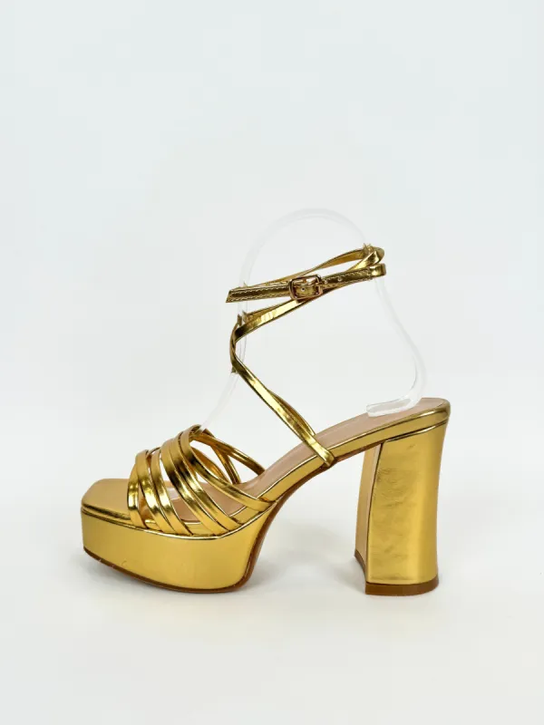 Sandalia tacon plataforma tiras dorado sold by Sorellas