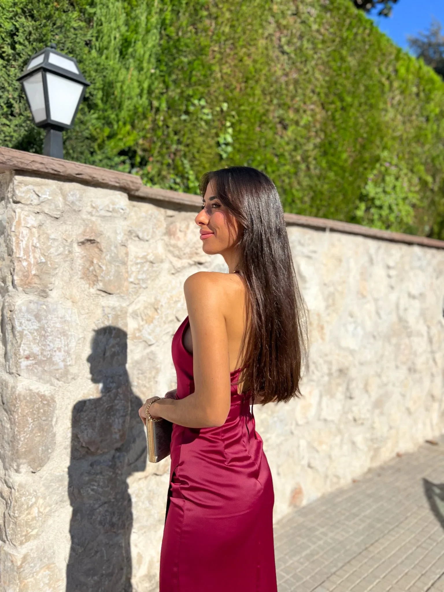 Vestido tubo halter burdeos sold by Sorellas product image thumbnail 3