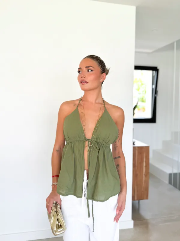 Crop top pico abertura caqui sold by Sorellas
