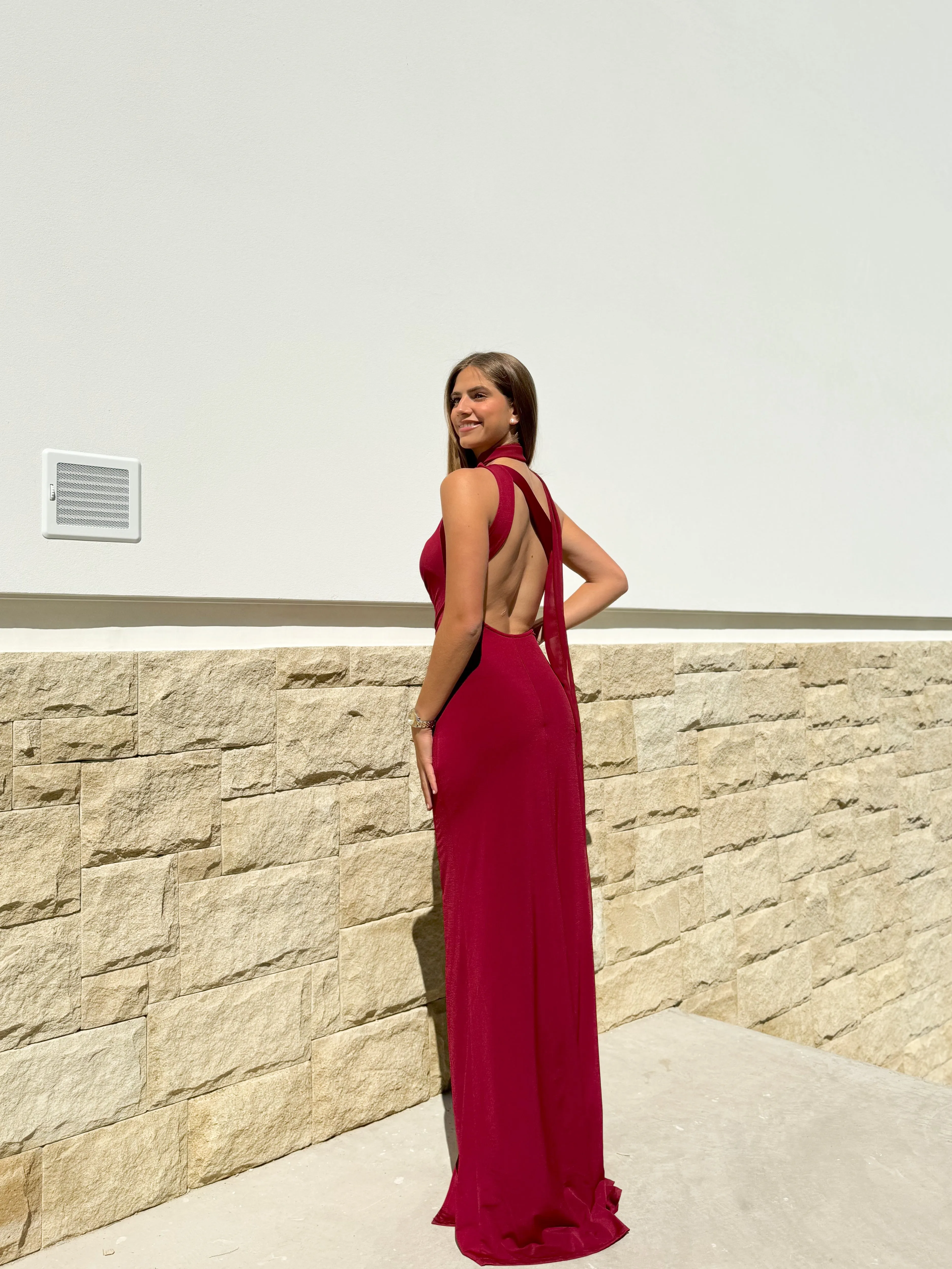 Vestido frunce choker espalda burdeos sold by Sorellas