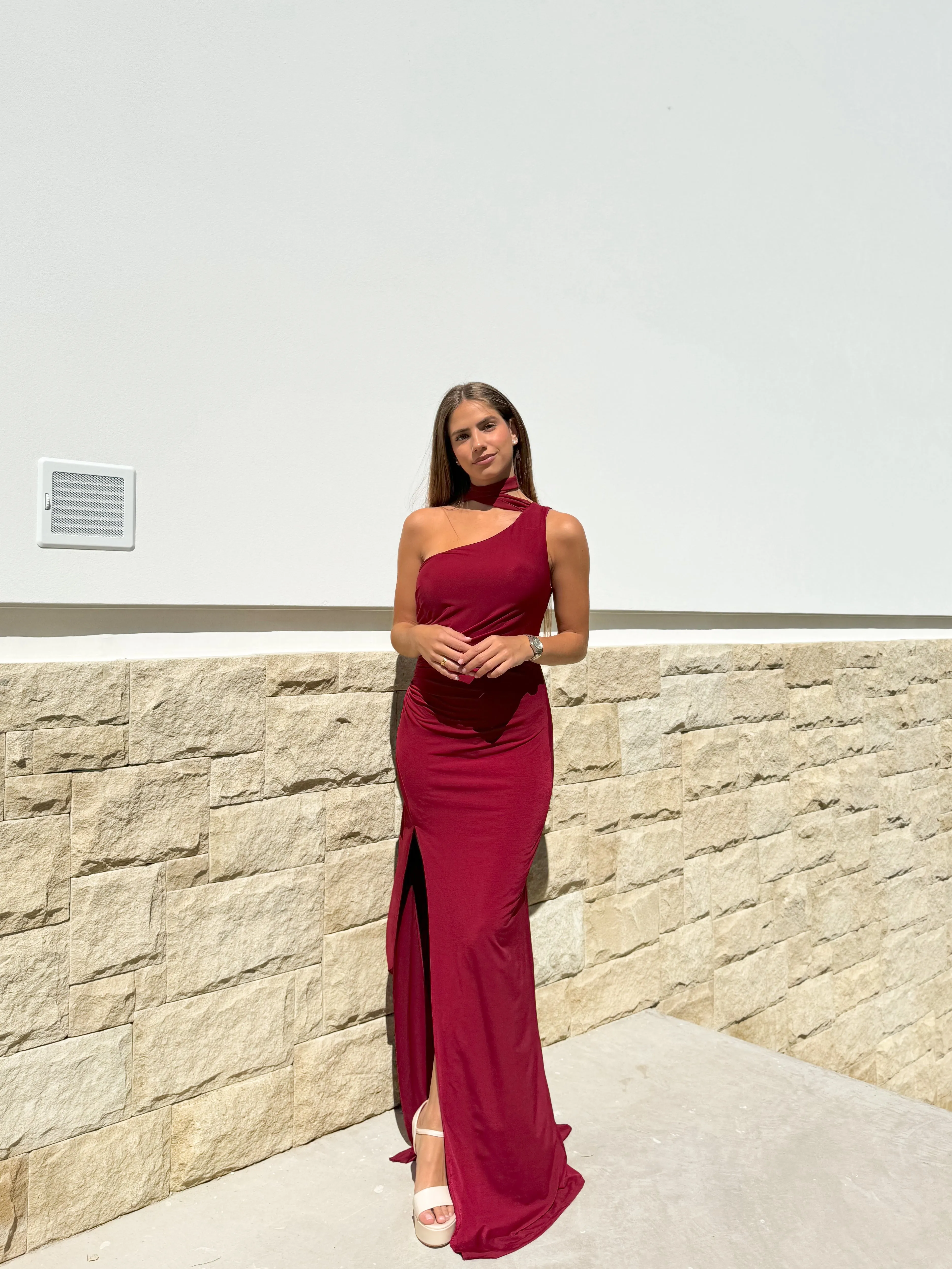 Vestido frunce choker espalda burdeos sold by Sorellas product image thumbnail 2