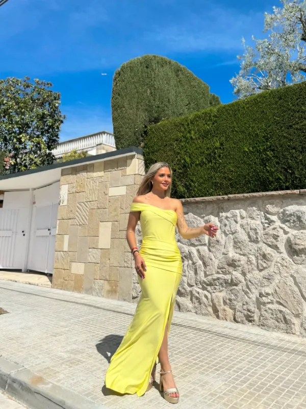 Vestido barco asimétrico amarillo sold by Sorellas