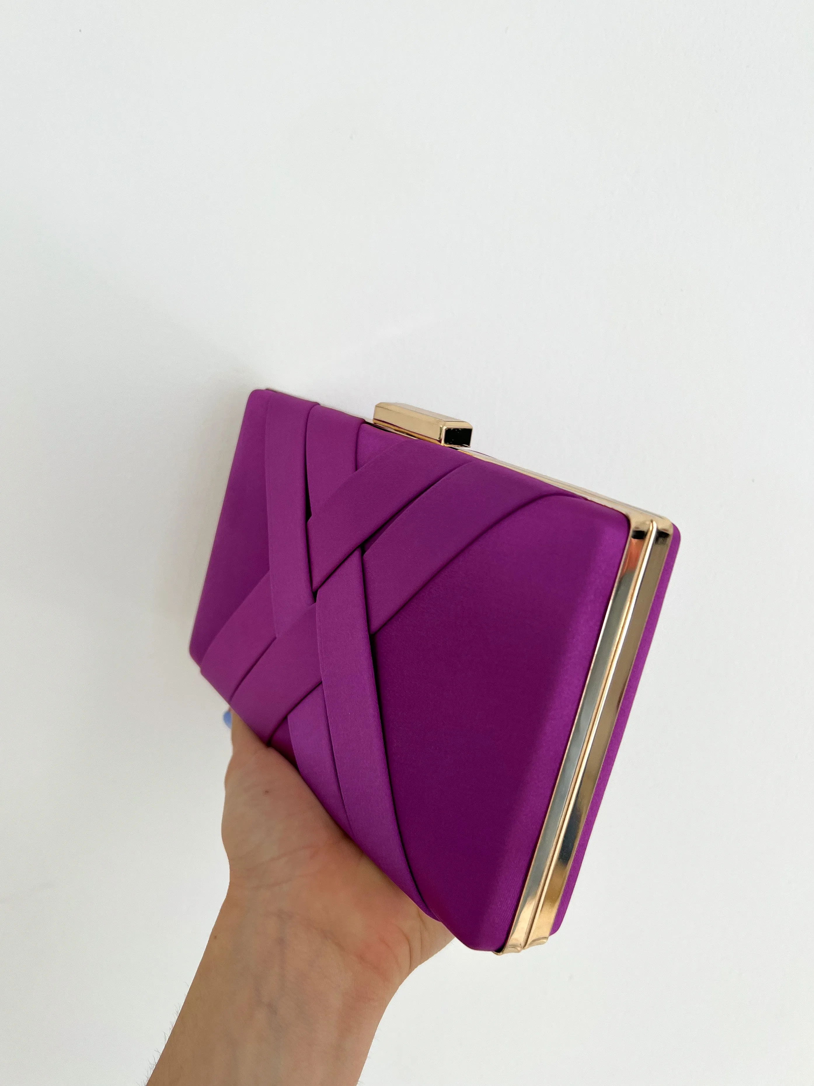 Clutch satinado morado sold by Sorellas product image thumbnail 2