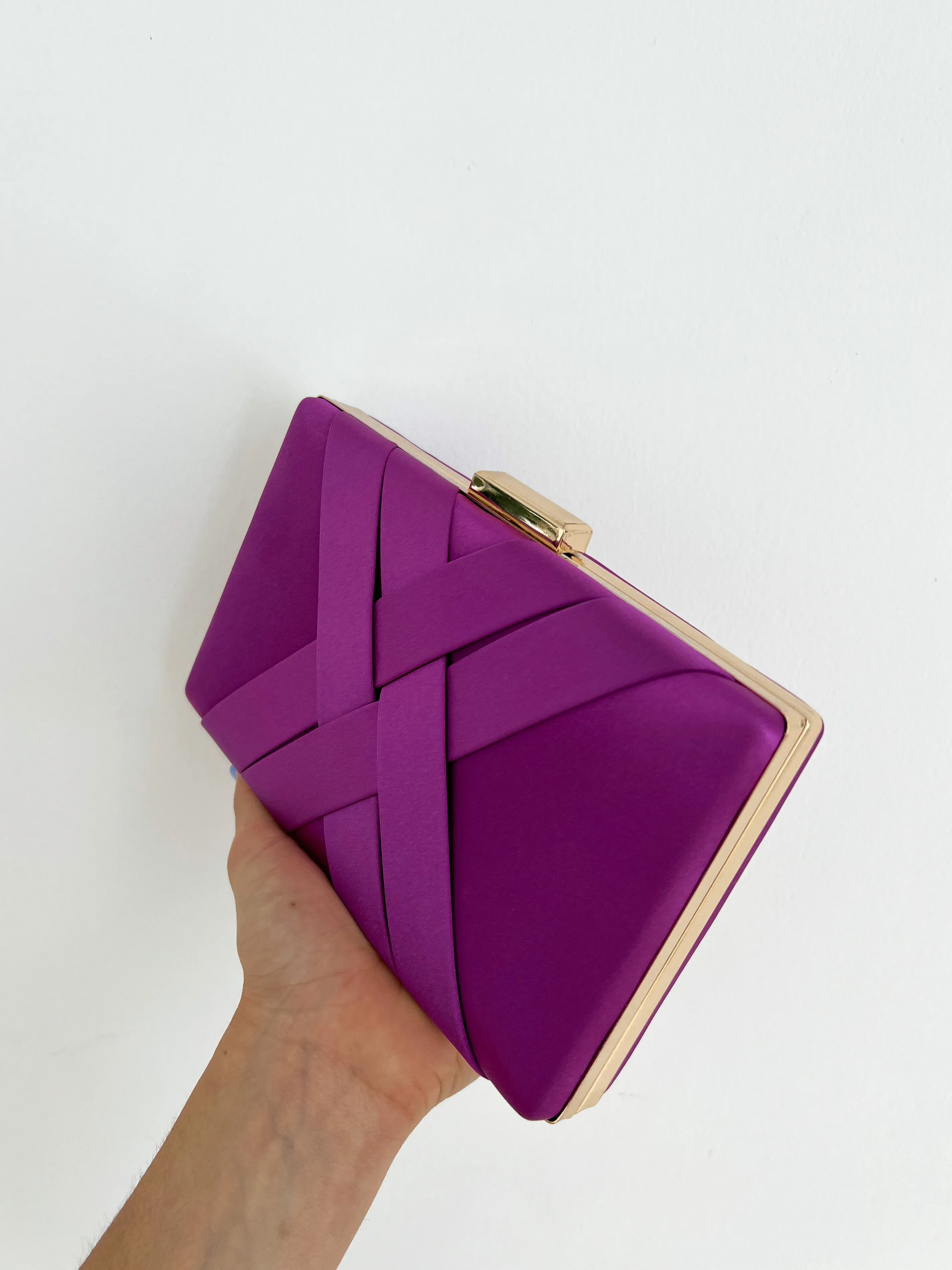 Clutch satinado morado sold by Sorellas product image thumbnail 4