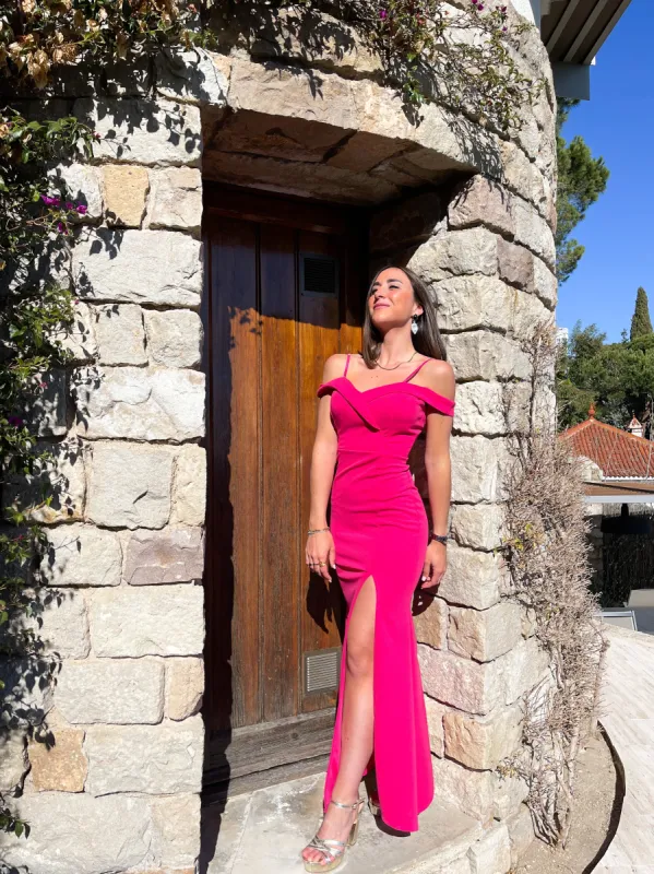 Vestido barco ajustado fucsia sold by Sorellas