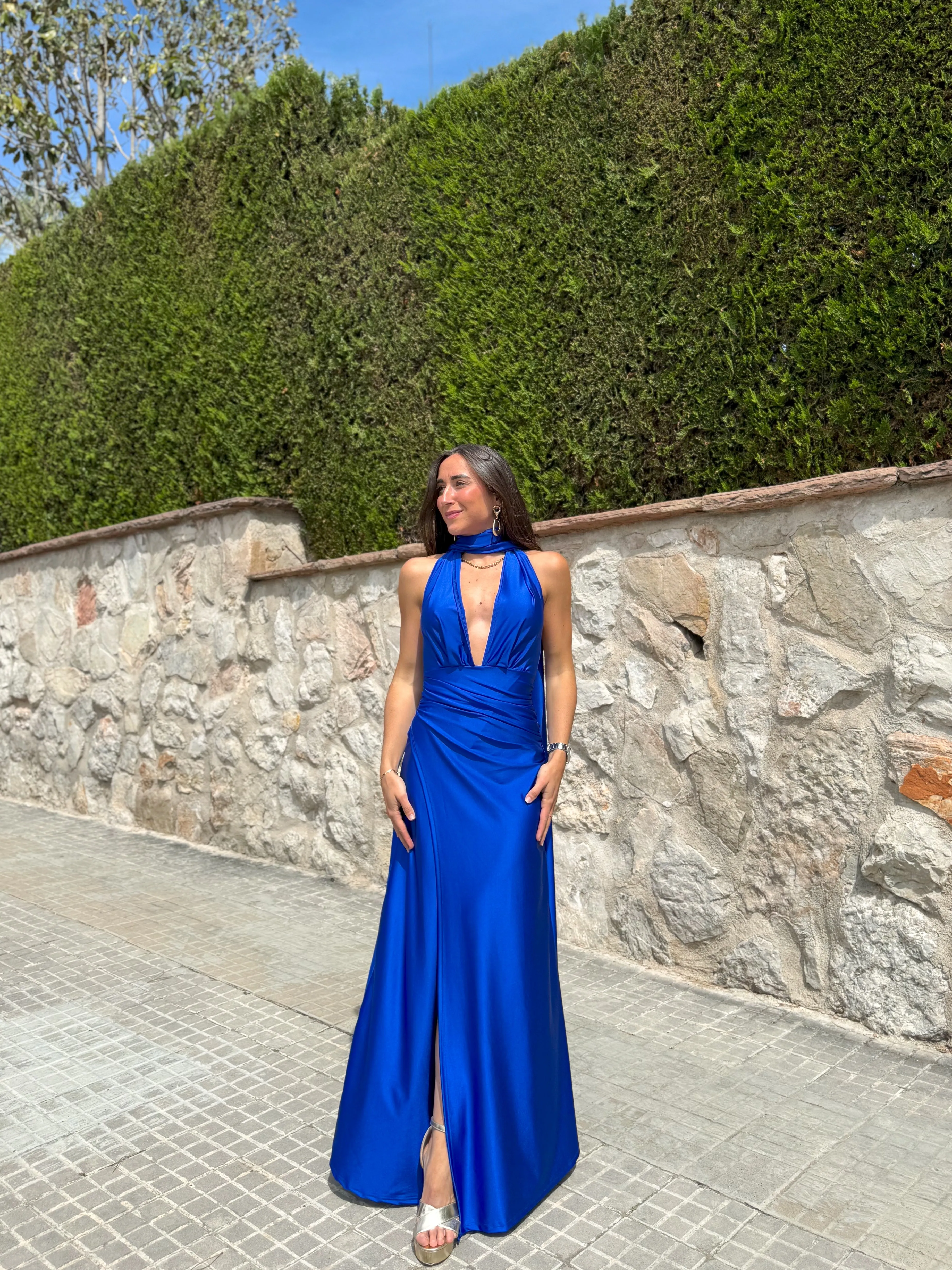 Vestido pico choker satin azul sold by Sorellas product image thumbnail 2