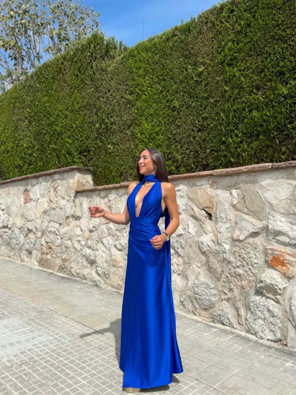 Vestido pico choker satin azul sold by Sorellas