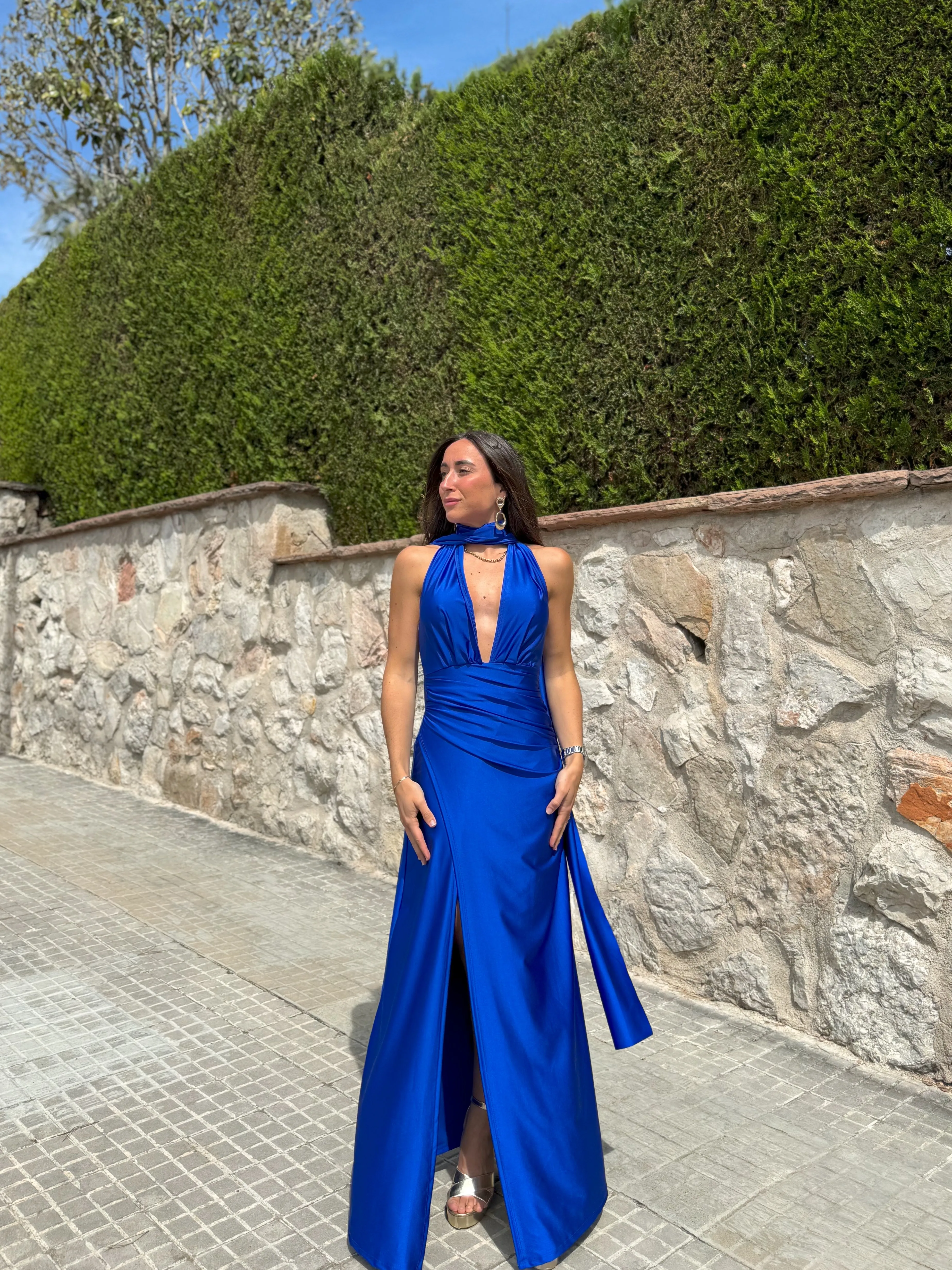 Vestido pico choker satin azul sold by Sorellas product image thumbnail 3