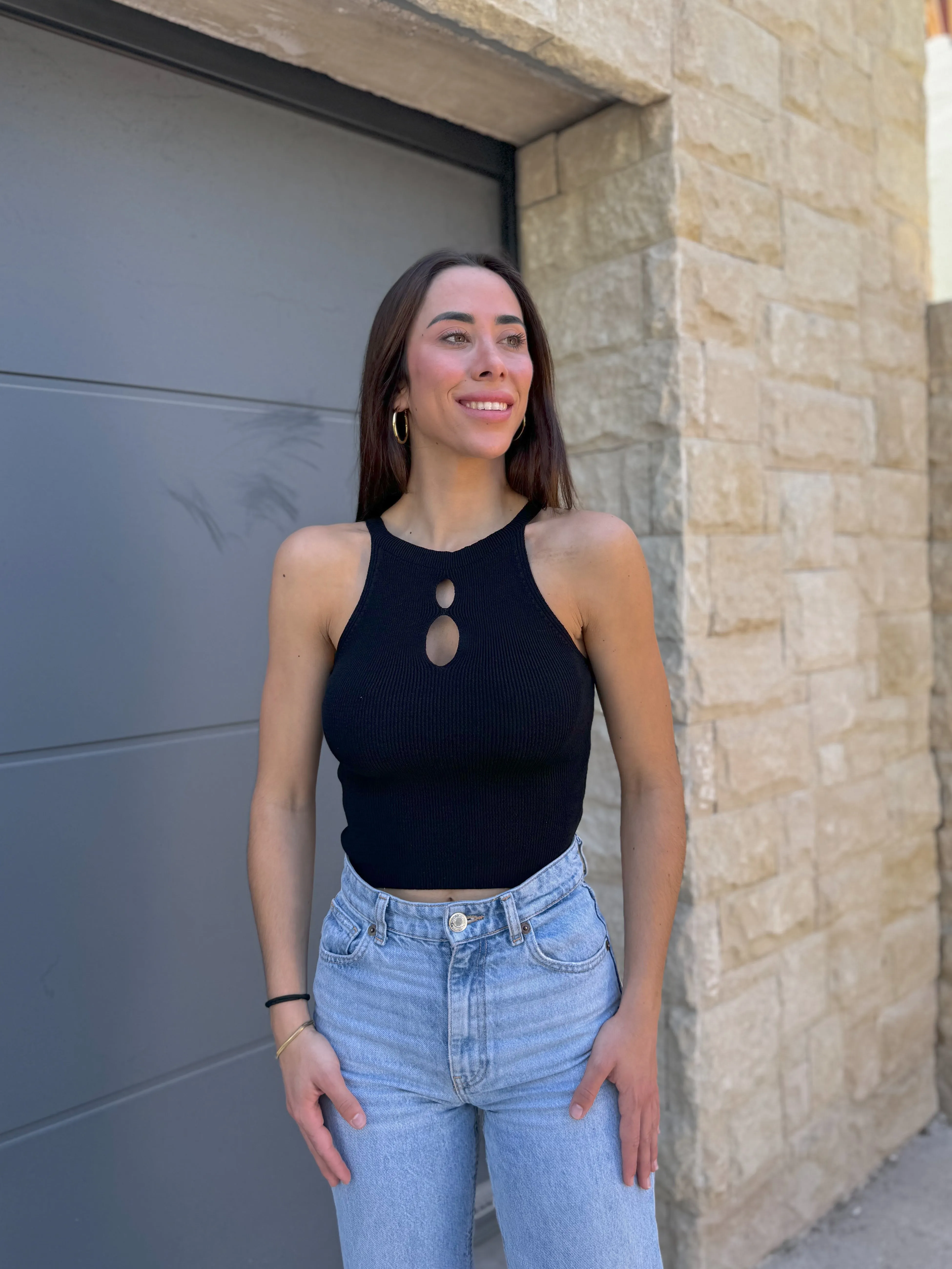 Top halter canalé aberturas negro sold by Sorellas