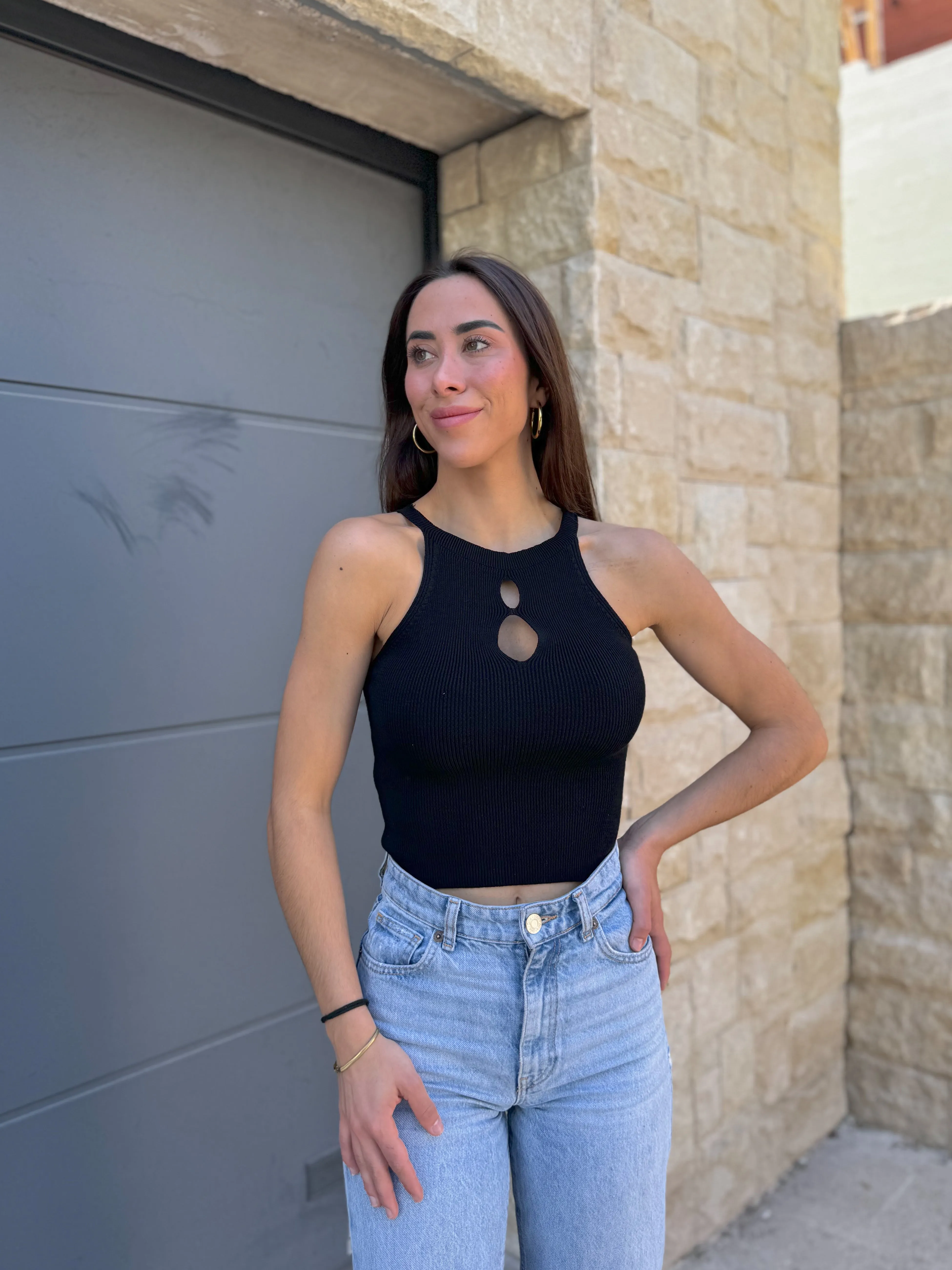 Top halter canalé aberturas negro sold by Sorellas product image thumbnail 2