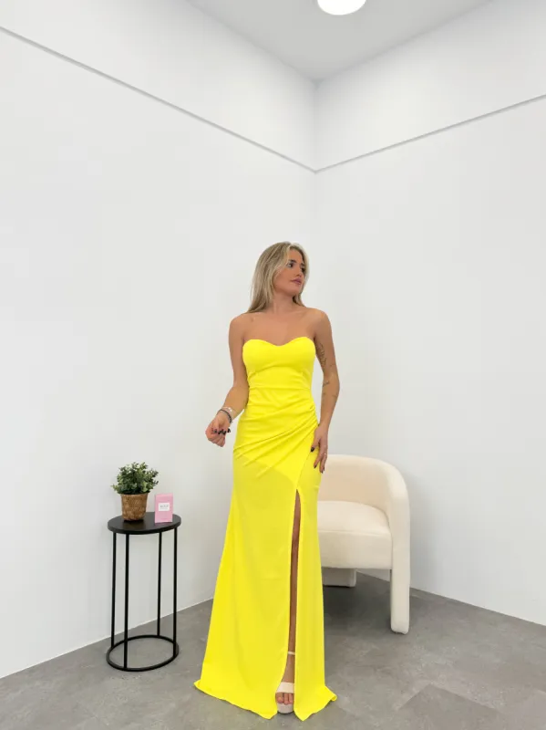 Vestido corazon ajustado amarillo sold by Sorellas