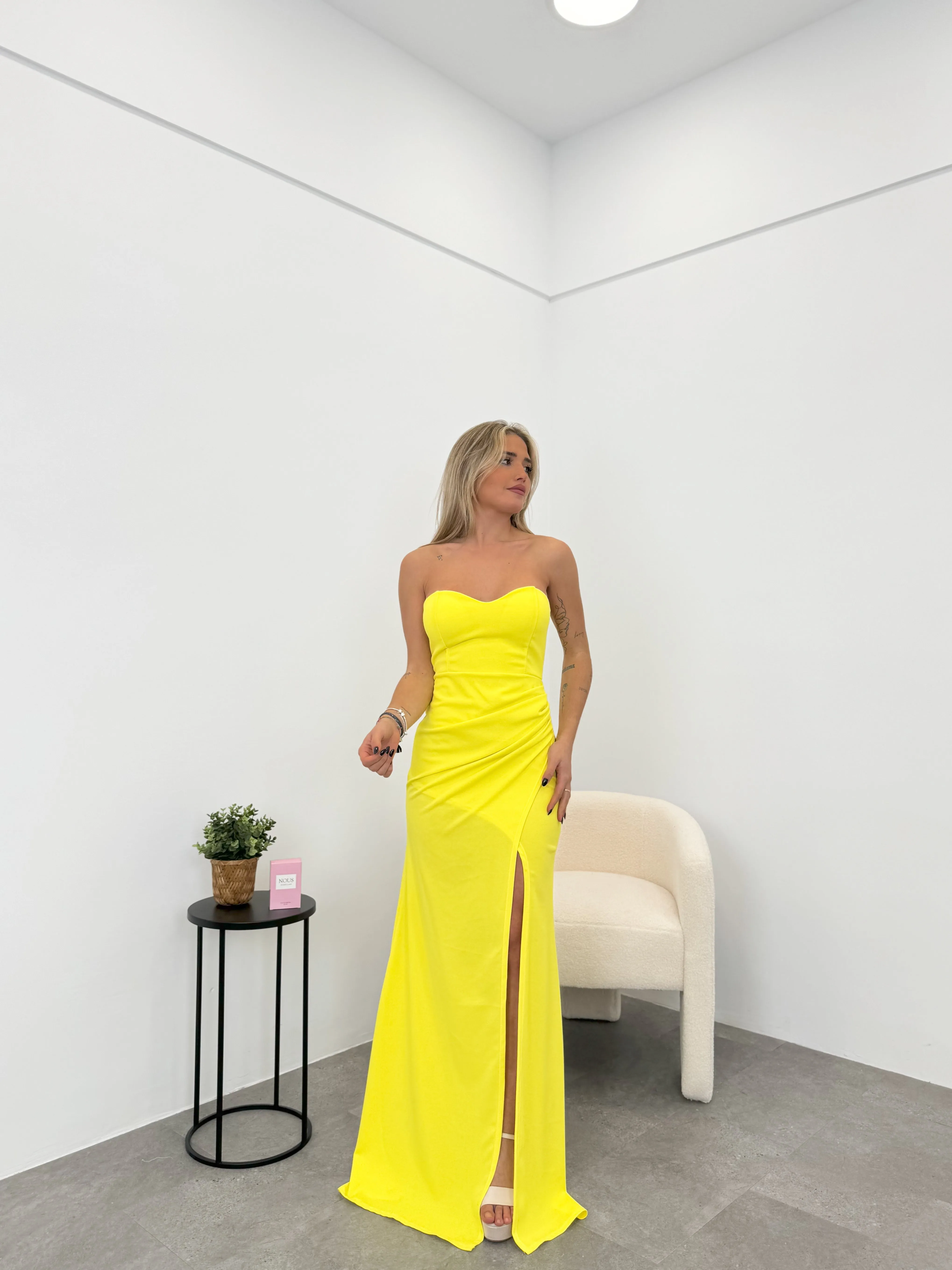 Vestido corazon ajustado amarillo sold by Sorellas