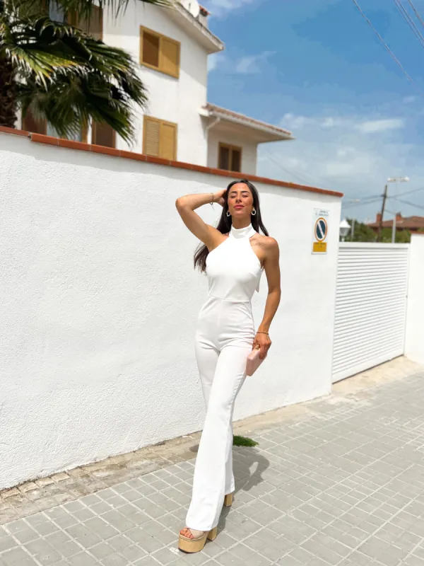 Mono halter crepe blanco sold by Sorellas