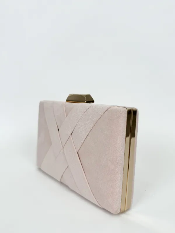 Clutch trenzado rosa sold by Sorellas