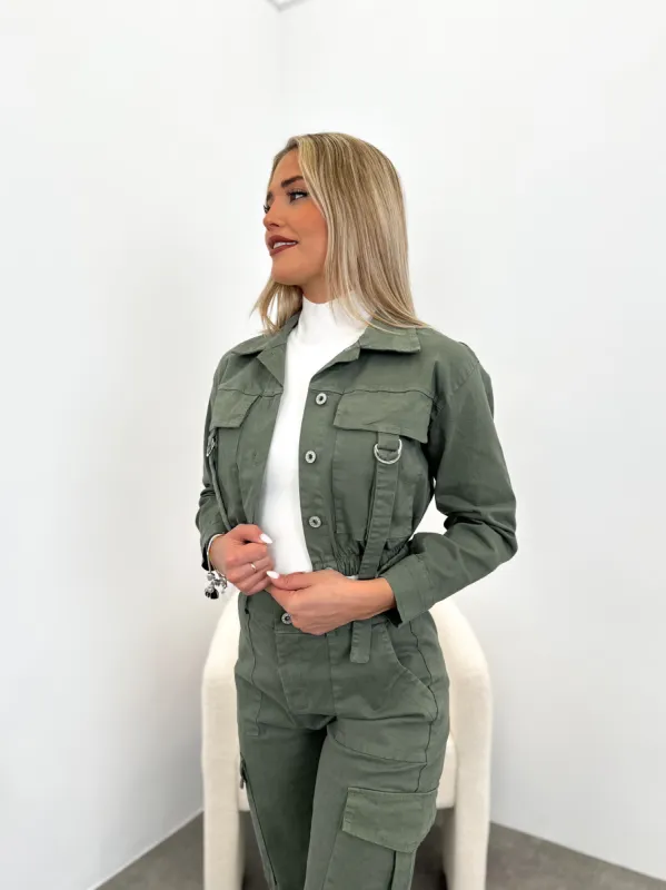 Chaqueta crop loneta caqui sold by Sorellas