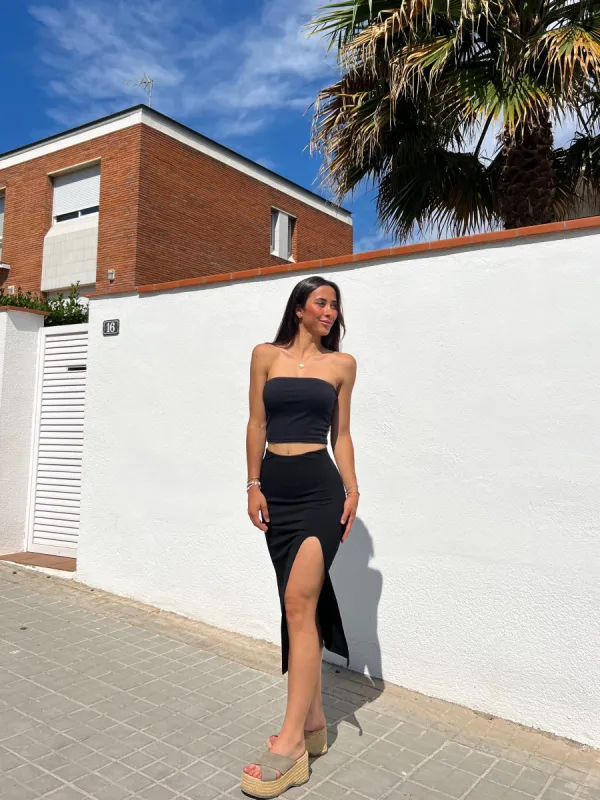 Falda midi abertura negra sold by Sorellas