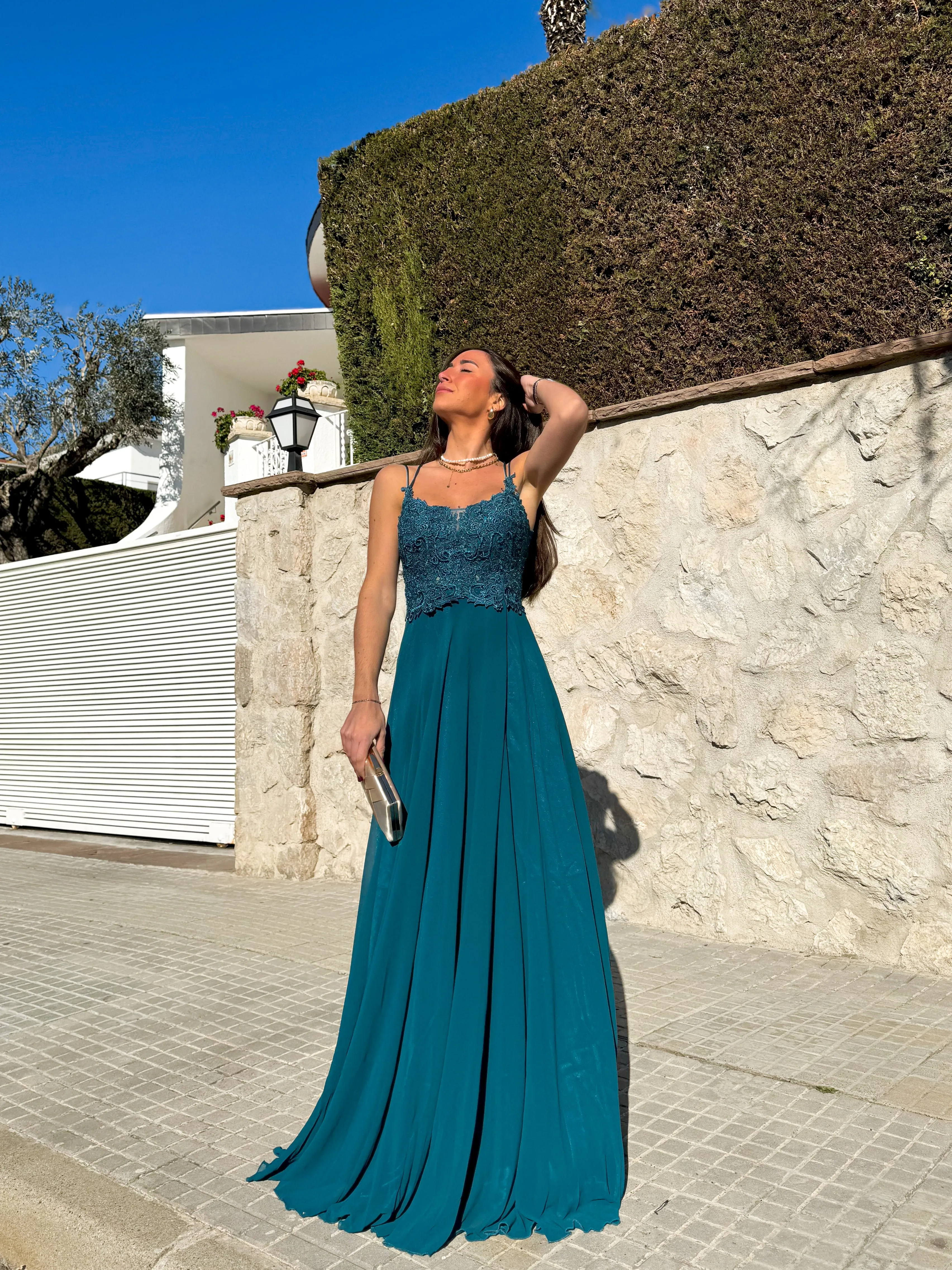 Vestido crepe encaje brillos petróleo sold by Sorellas product image thumbnail 3