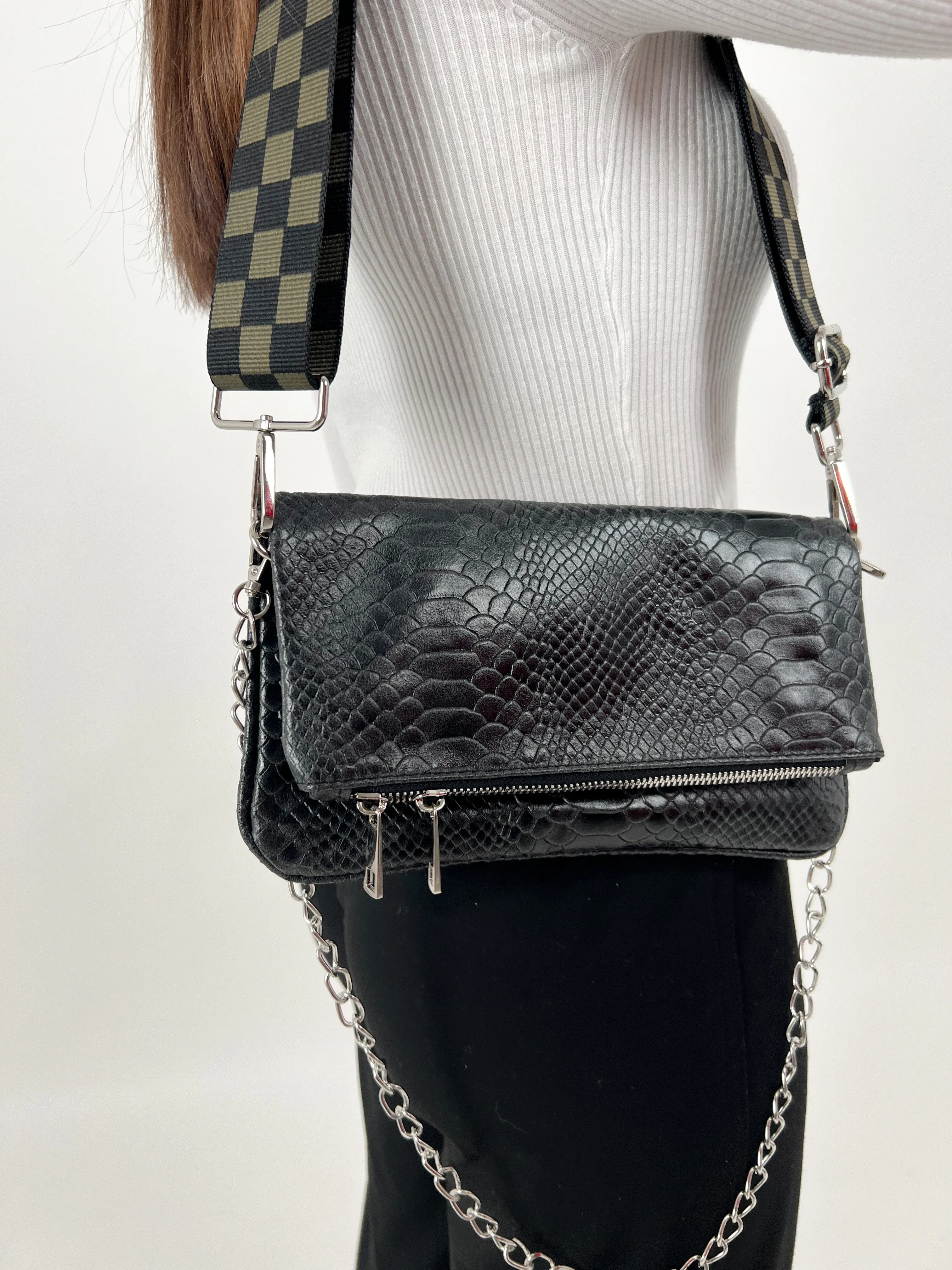 Bolso piel cadenas coco negro sold by Sorellas