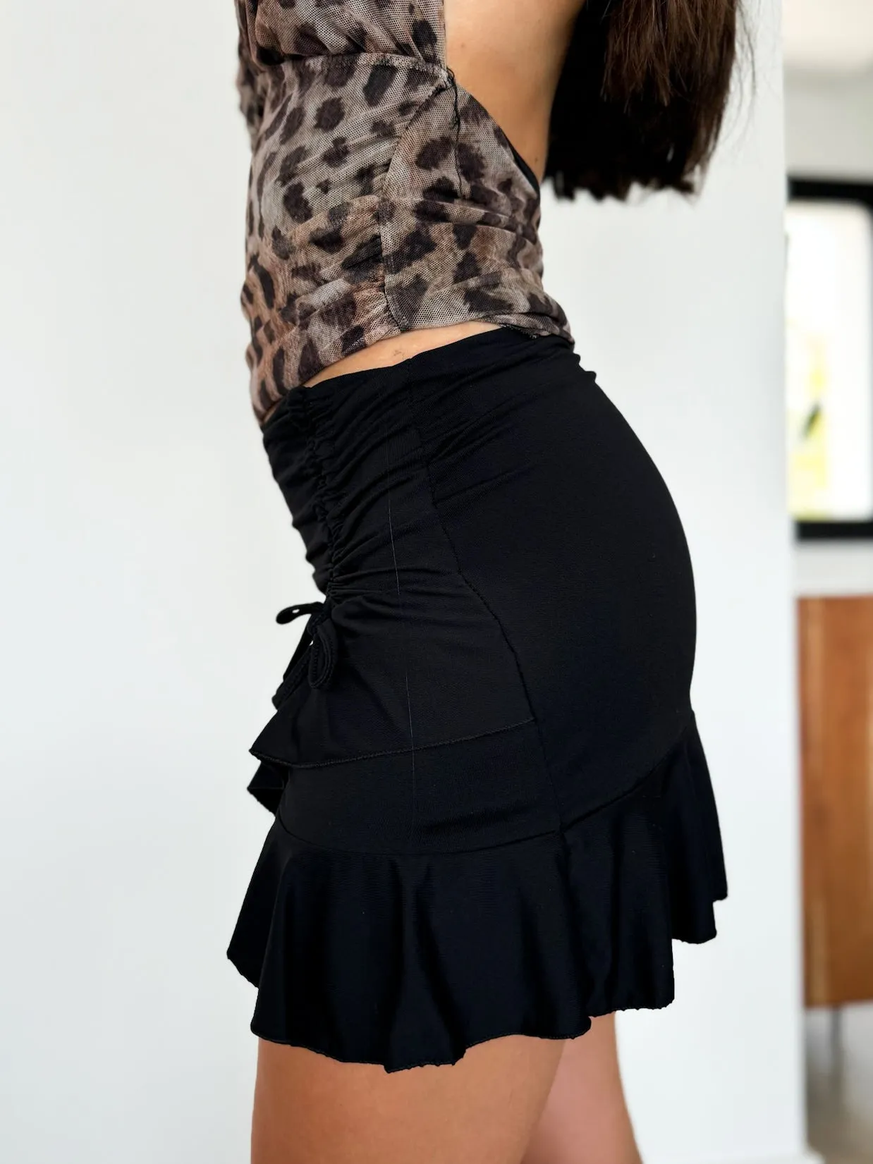 Falda mini frunce negra sold by Sorellas product image thumbnail 3