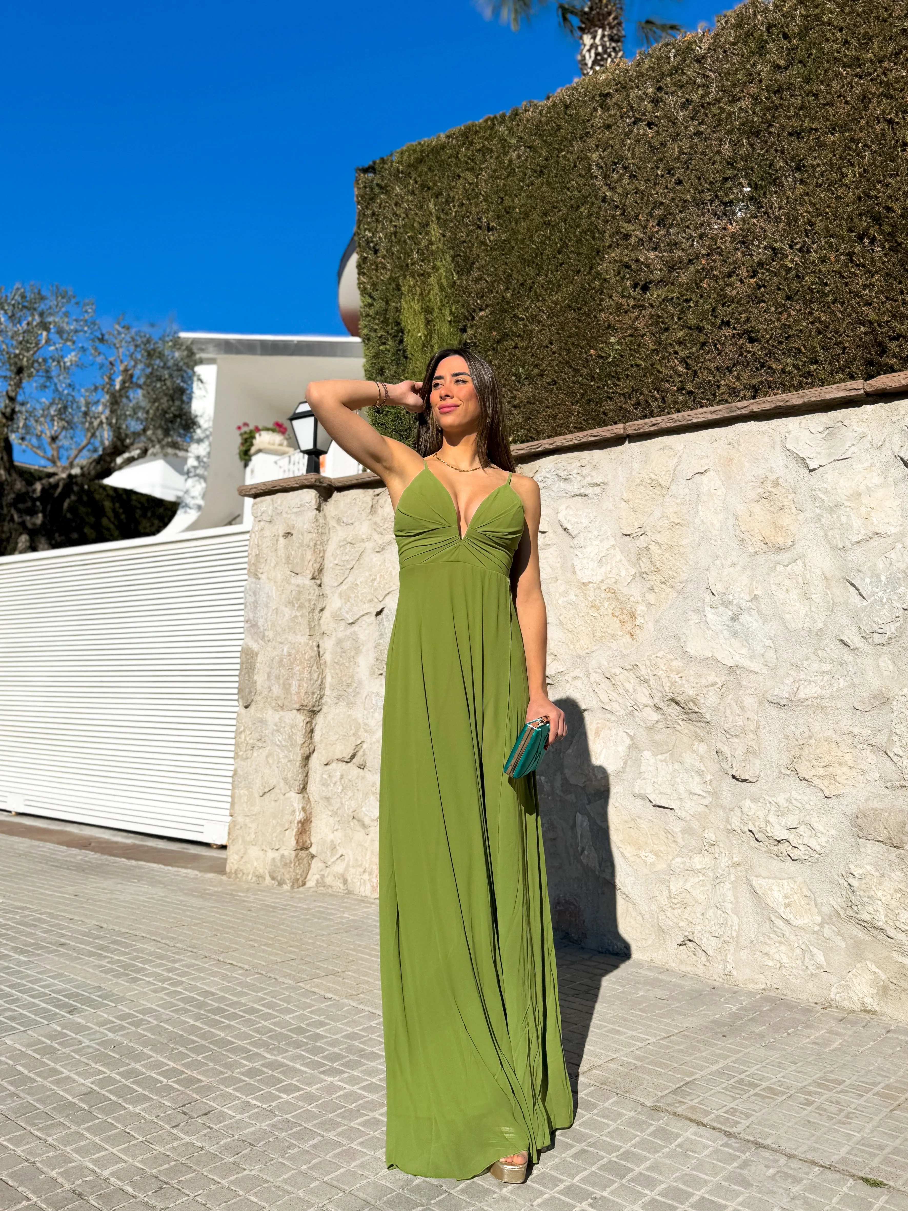 Vestido crepe pico oliva sold by Sorellas product image thumbnail 5