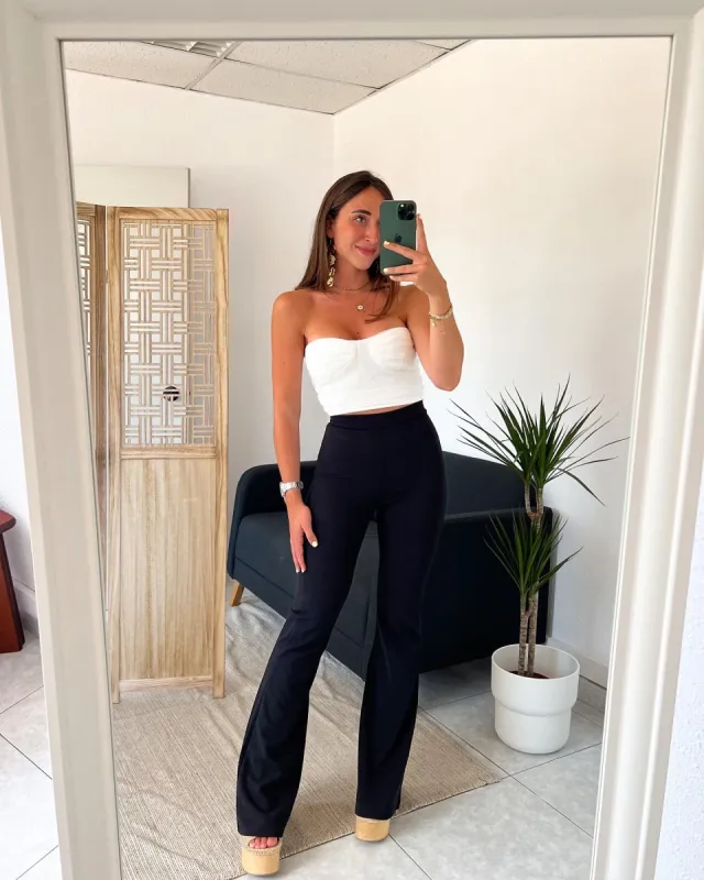 Pantalón campana negro sold by Sorellas