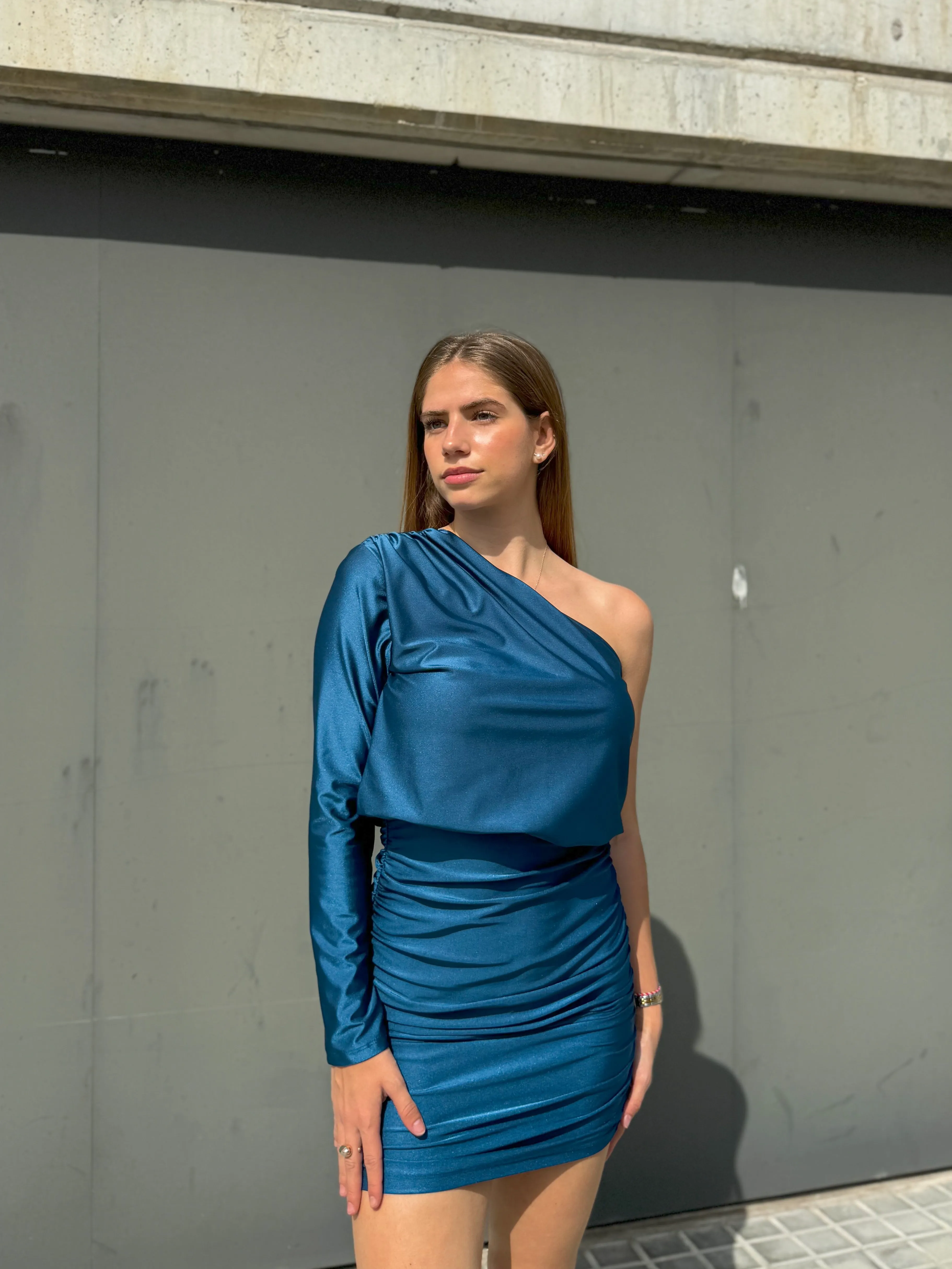 Vestido mini asim manga petróleo sold by Sorellas