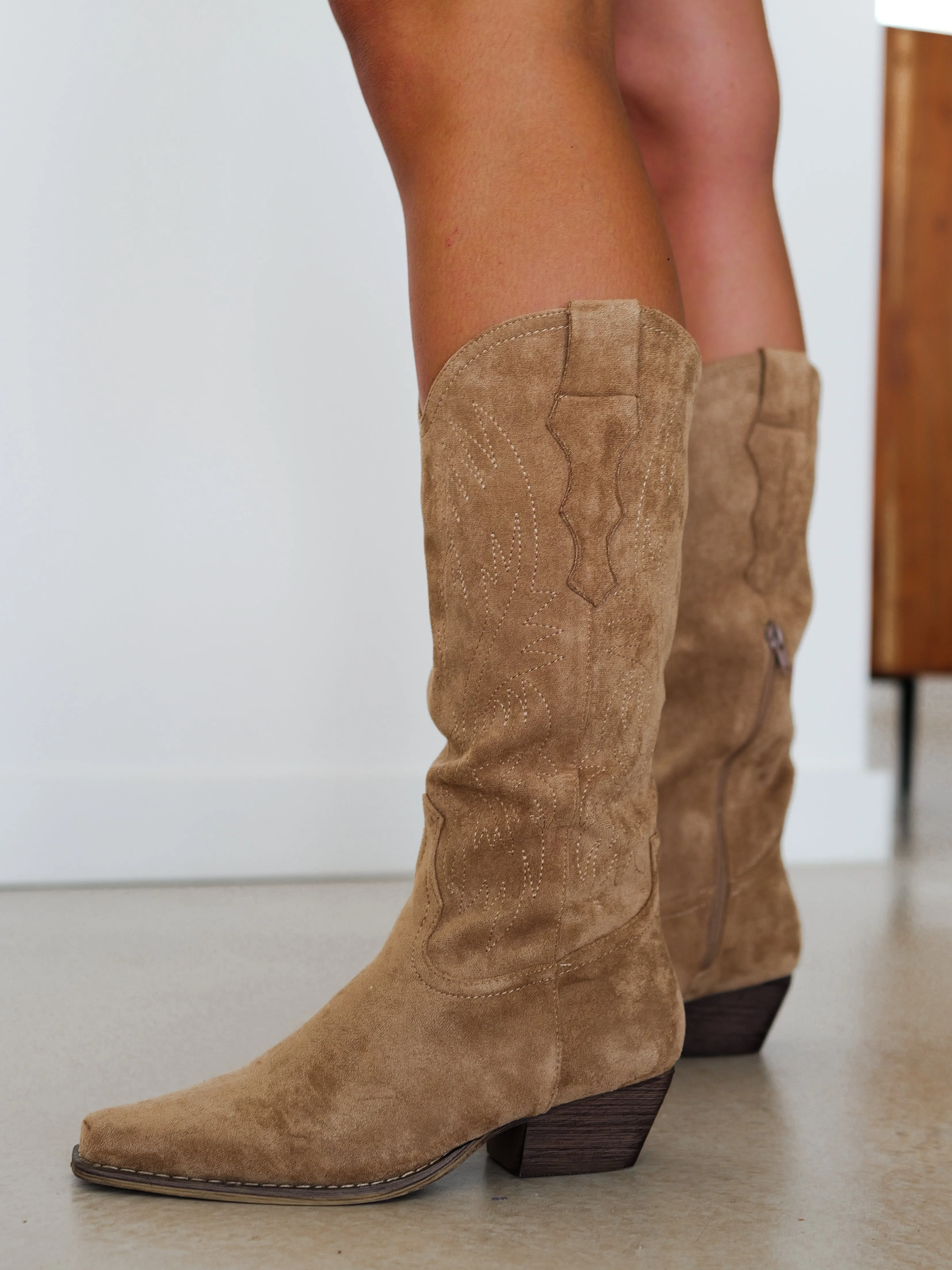 Bota ante cowboy beige sold by Sorellas product image thumbnail 2