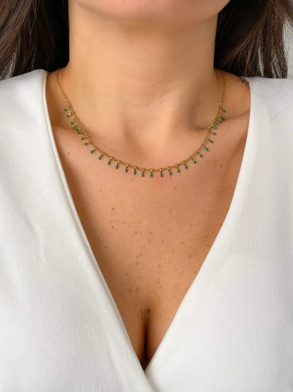 Collar fino dorado piedras verde sold by Sorellas