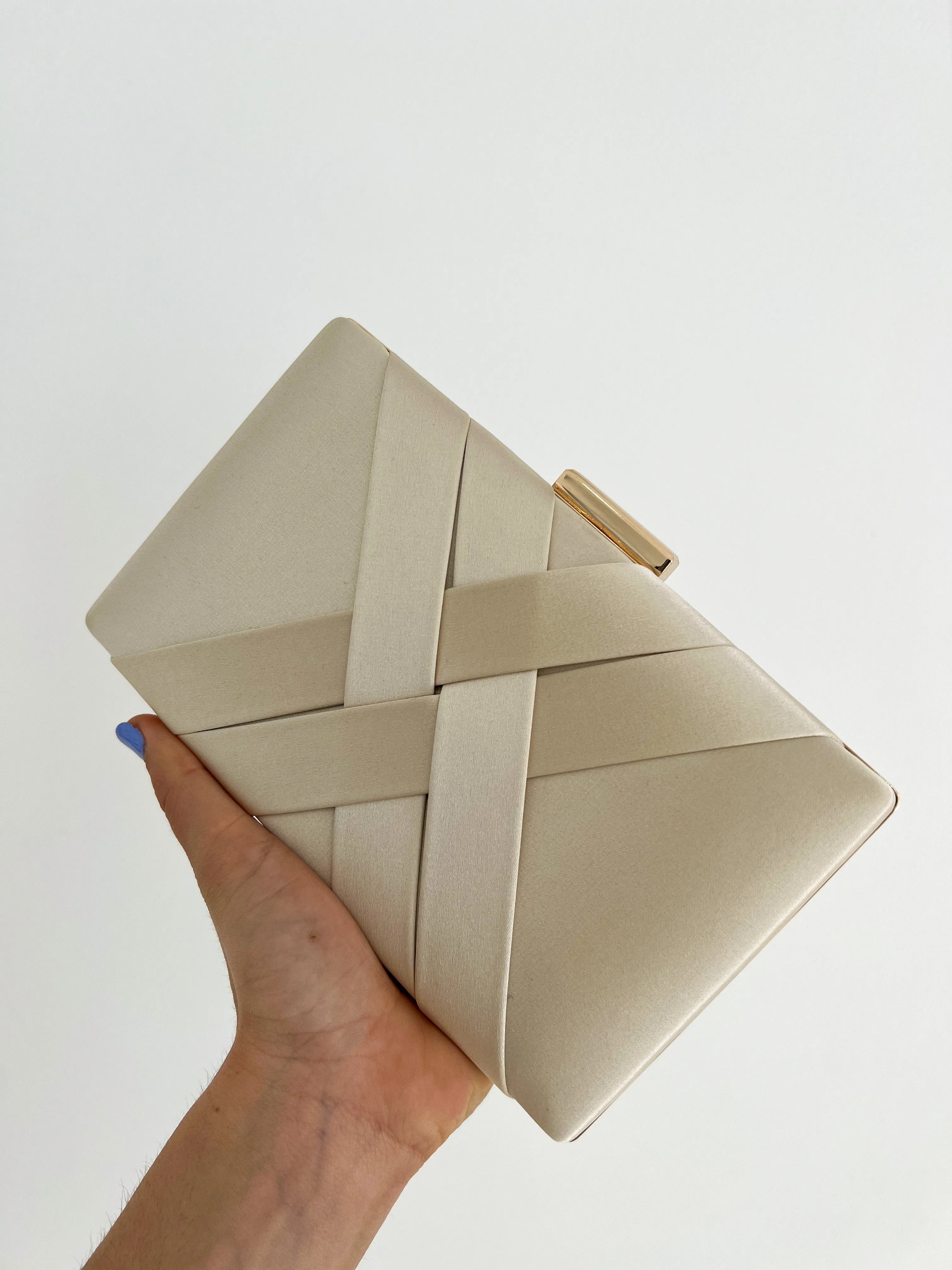 Clutch satinado dorado sold by Sorellas product image thumbnail 3