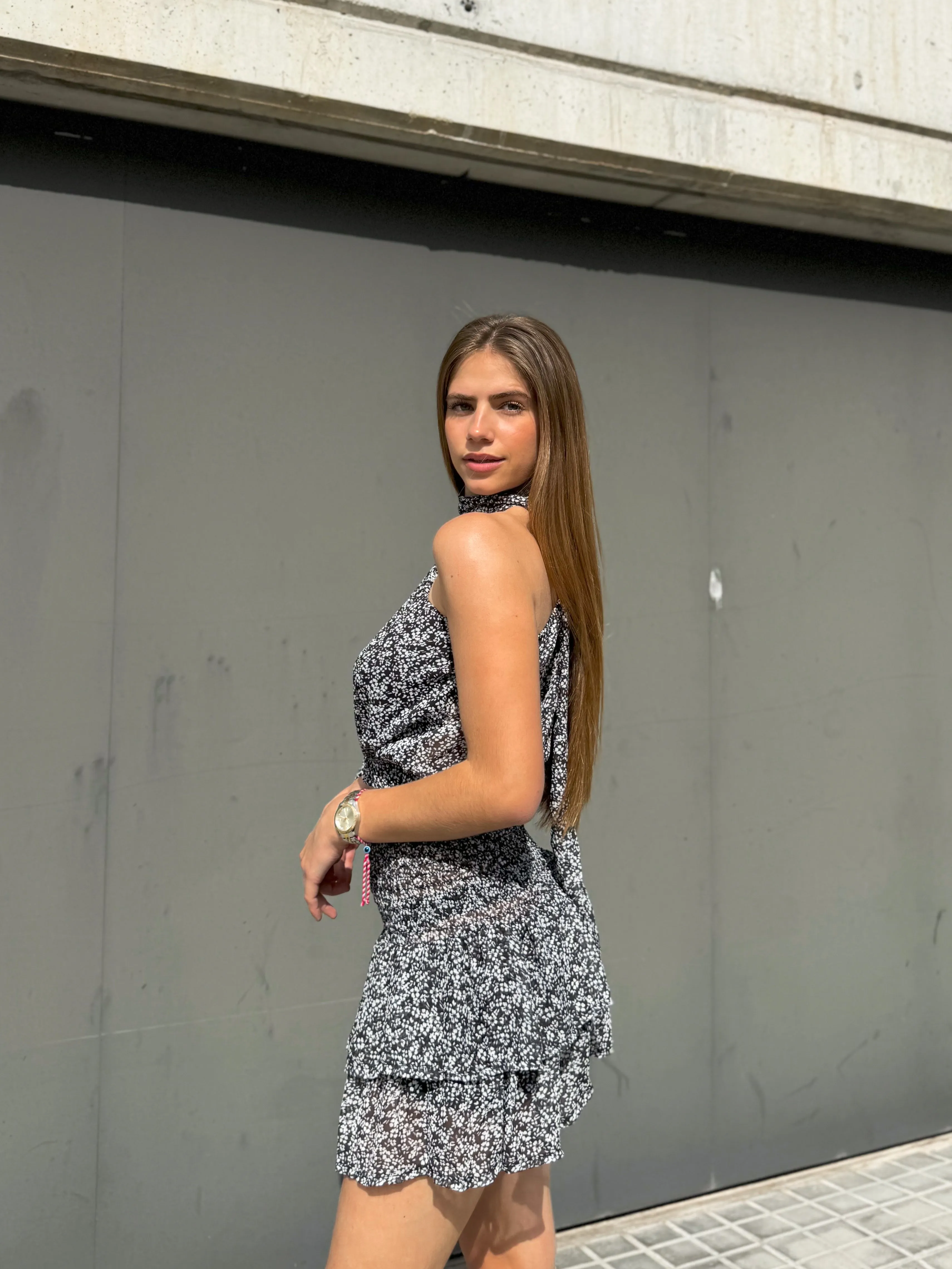 Top choker asimétrico flores negro sold by Sorellas product image thumbnail 3