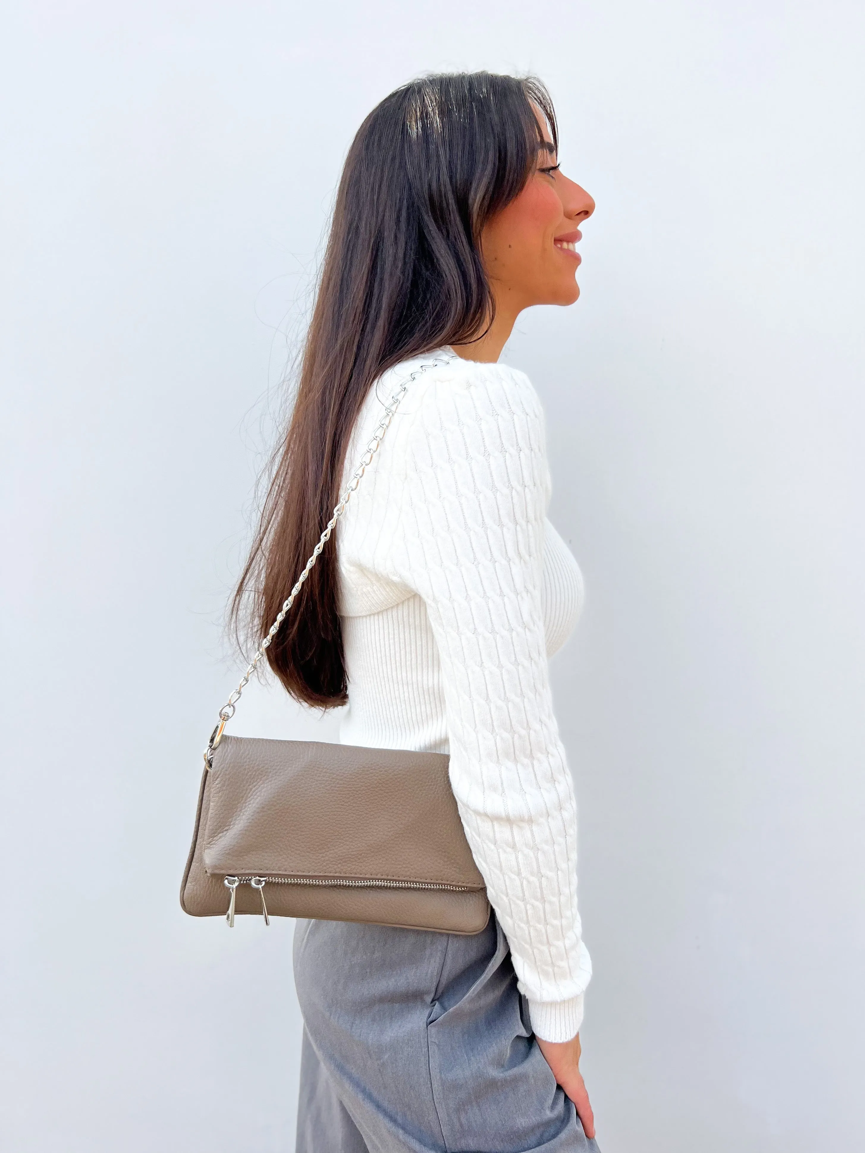 Bolso piel cadenas taupe sold by Sorellas product image thumbnail 5