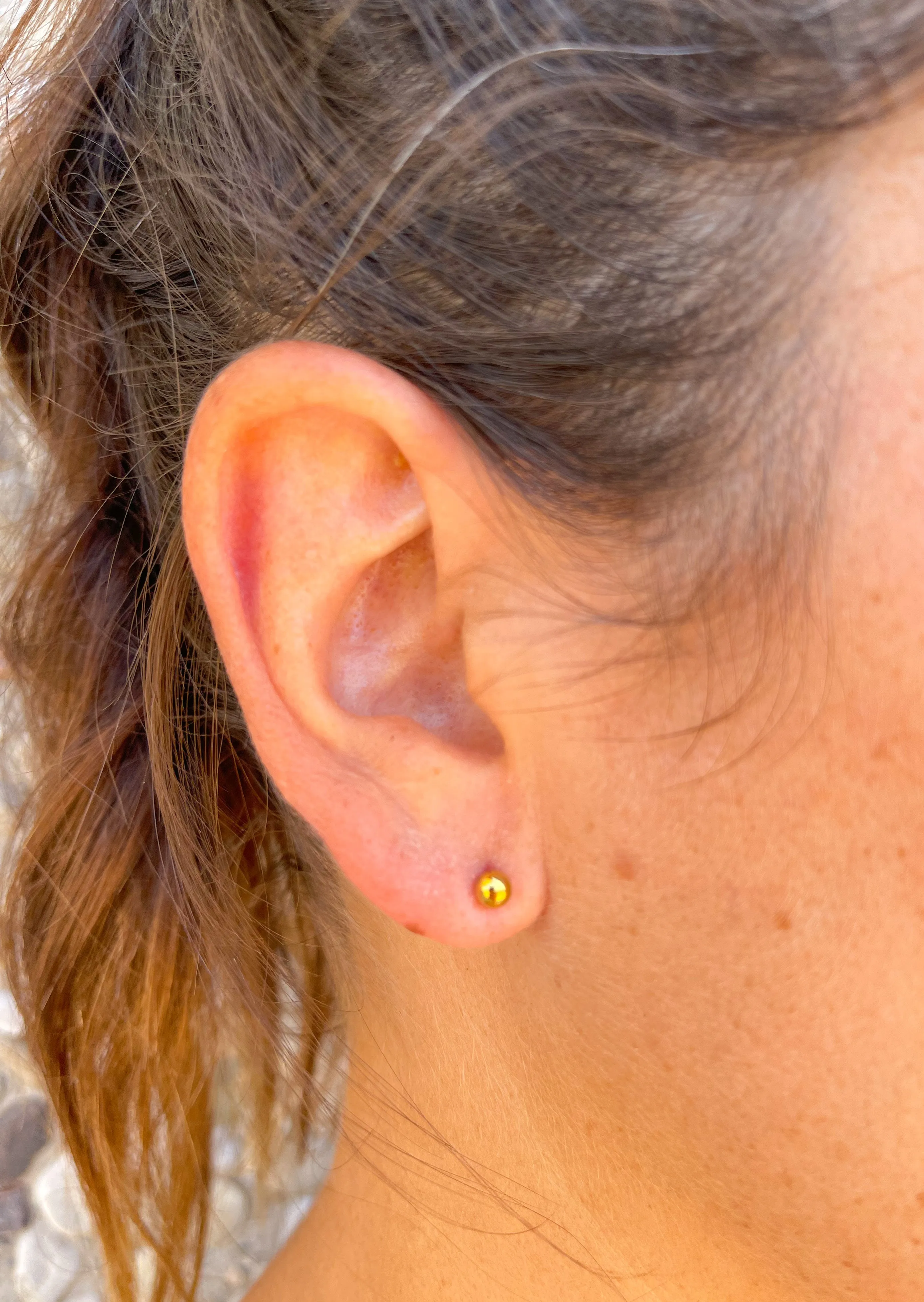 Pendientes bolita dorada sold by Sorellas product image thumbnail 4