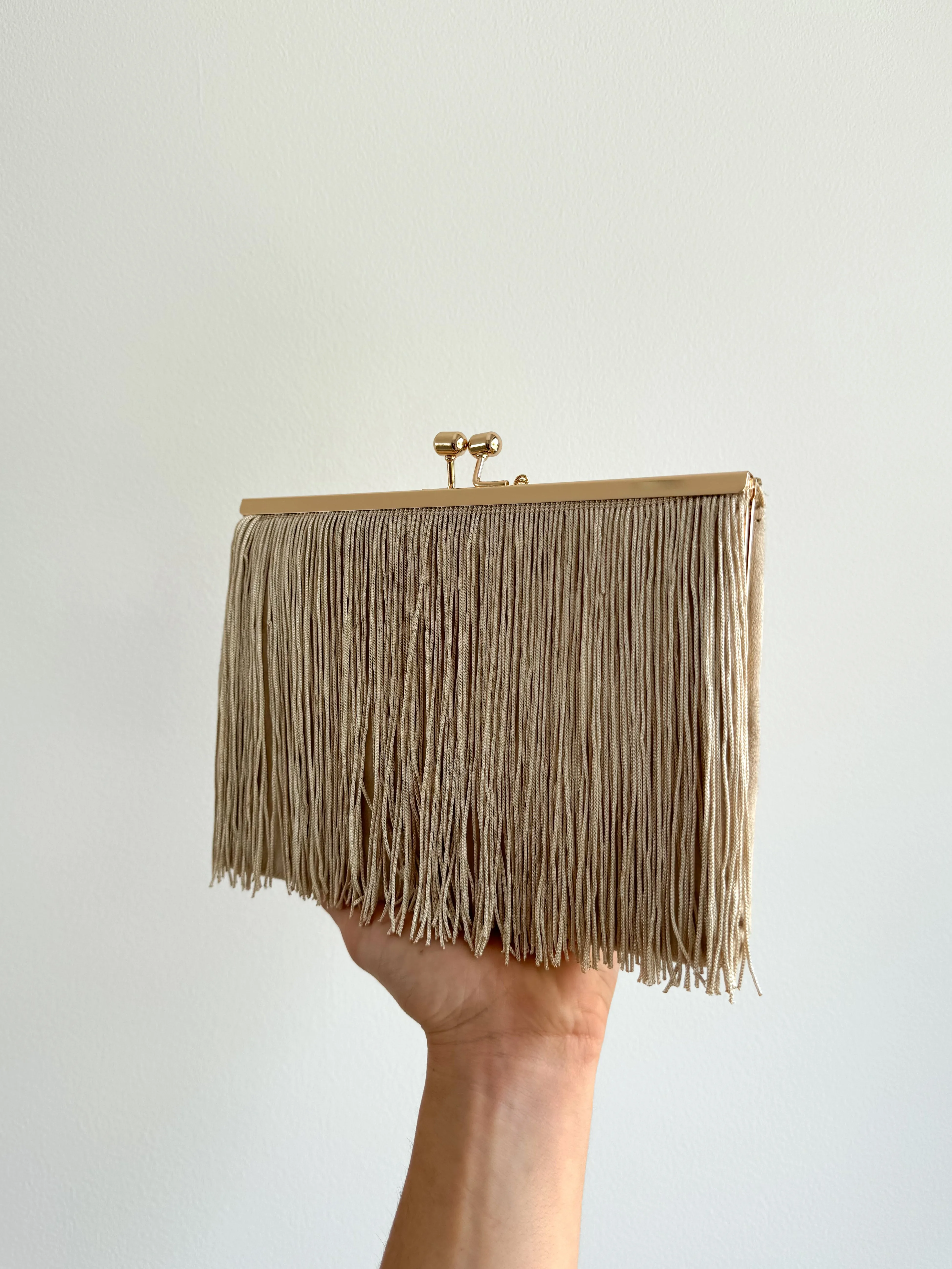 Clutch ante flecos beige sold by Sorellas