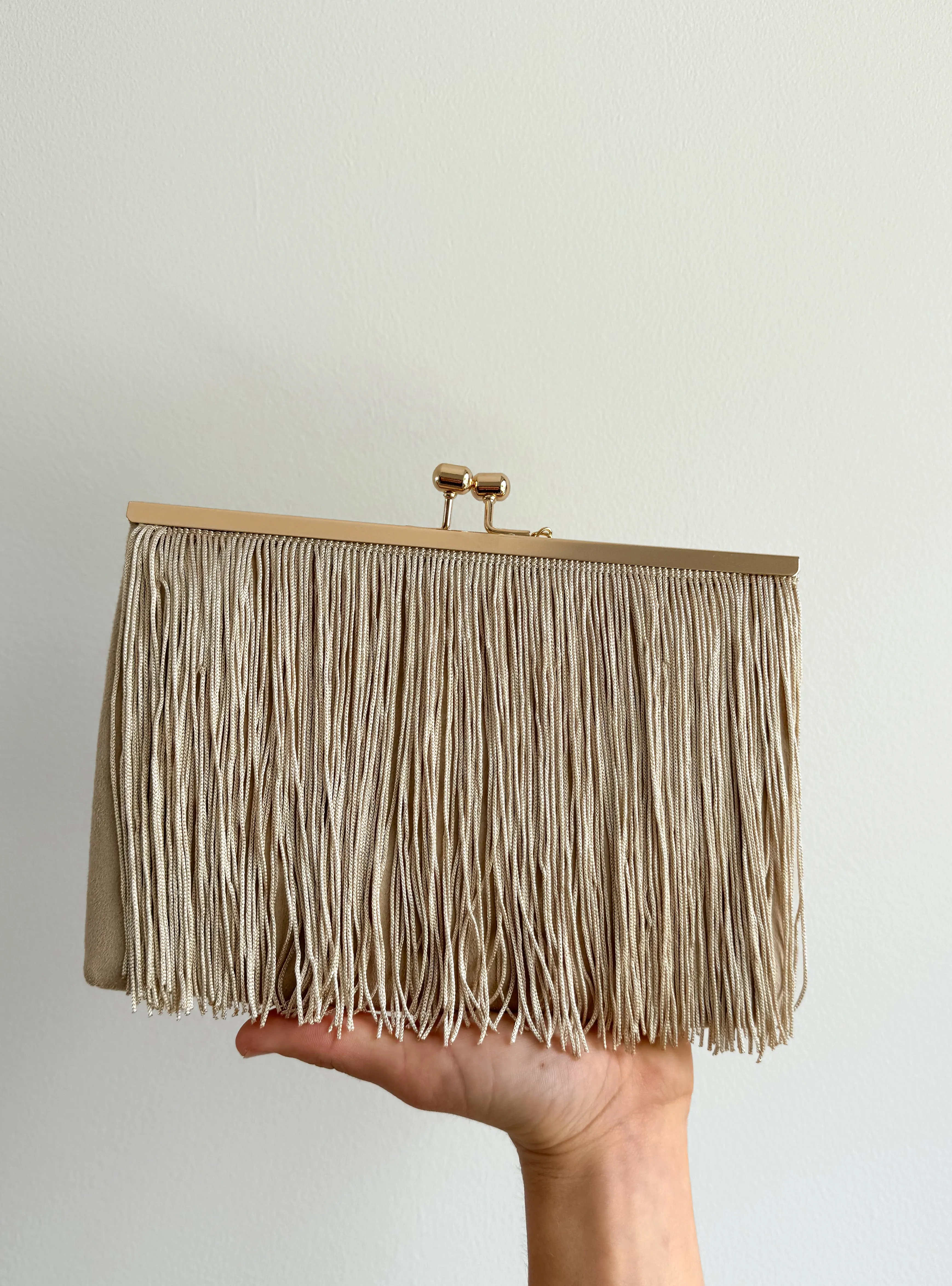 Clutch ante flecos beige sold by Sorellas product image thumbnail 3