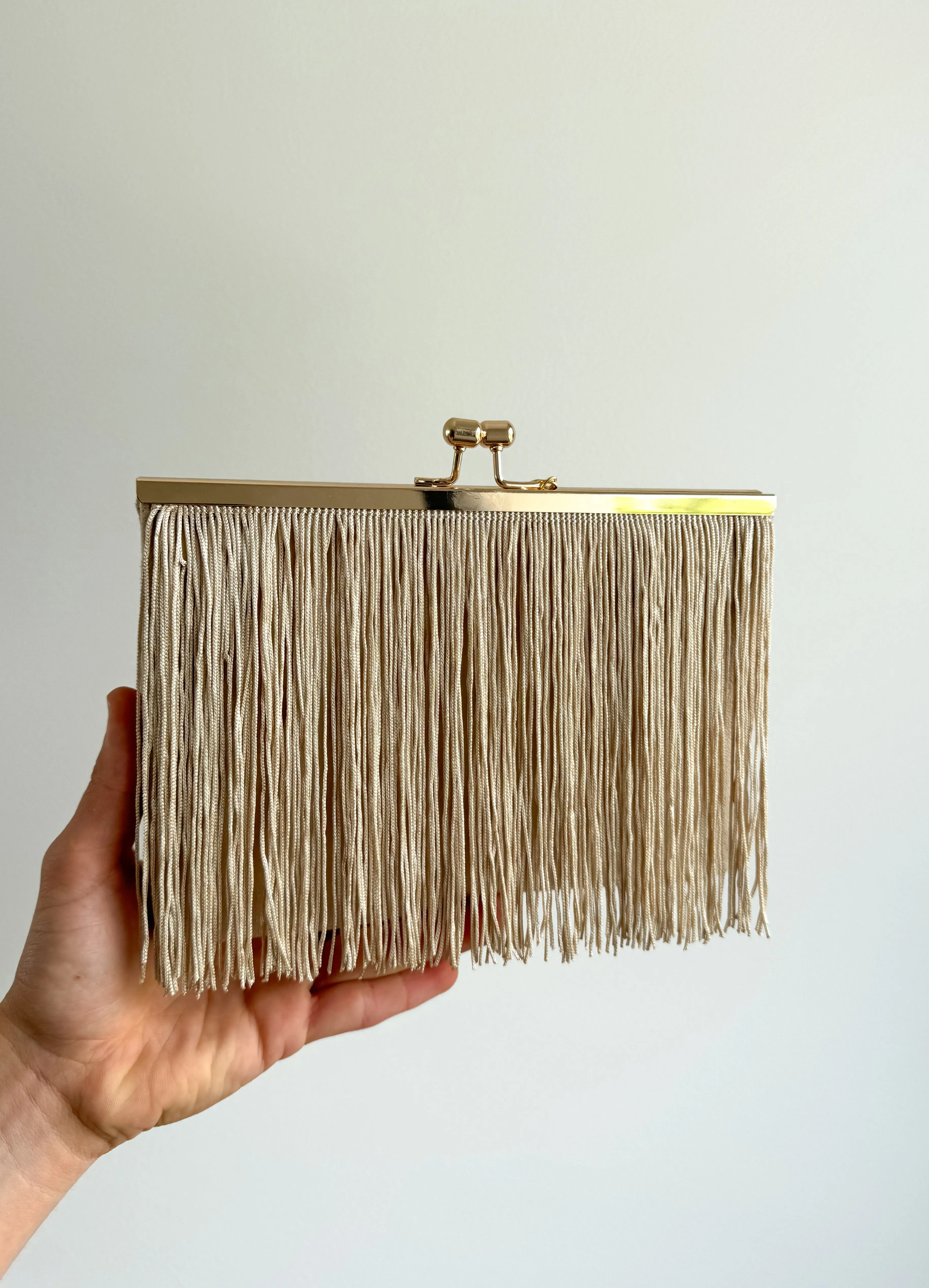 Clutch ante flecos beige sold by Sorellas product image thumbnail 2