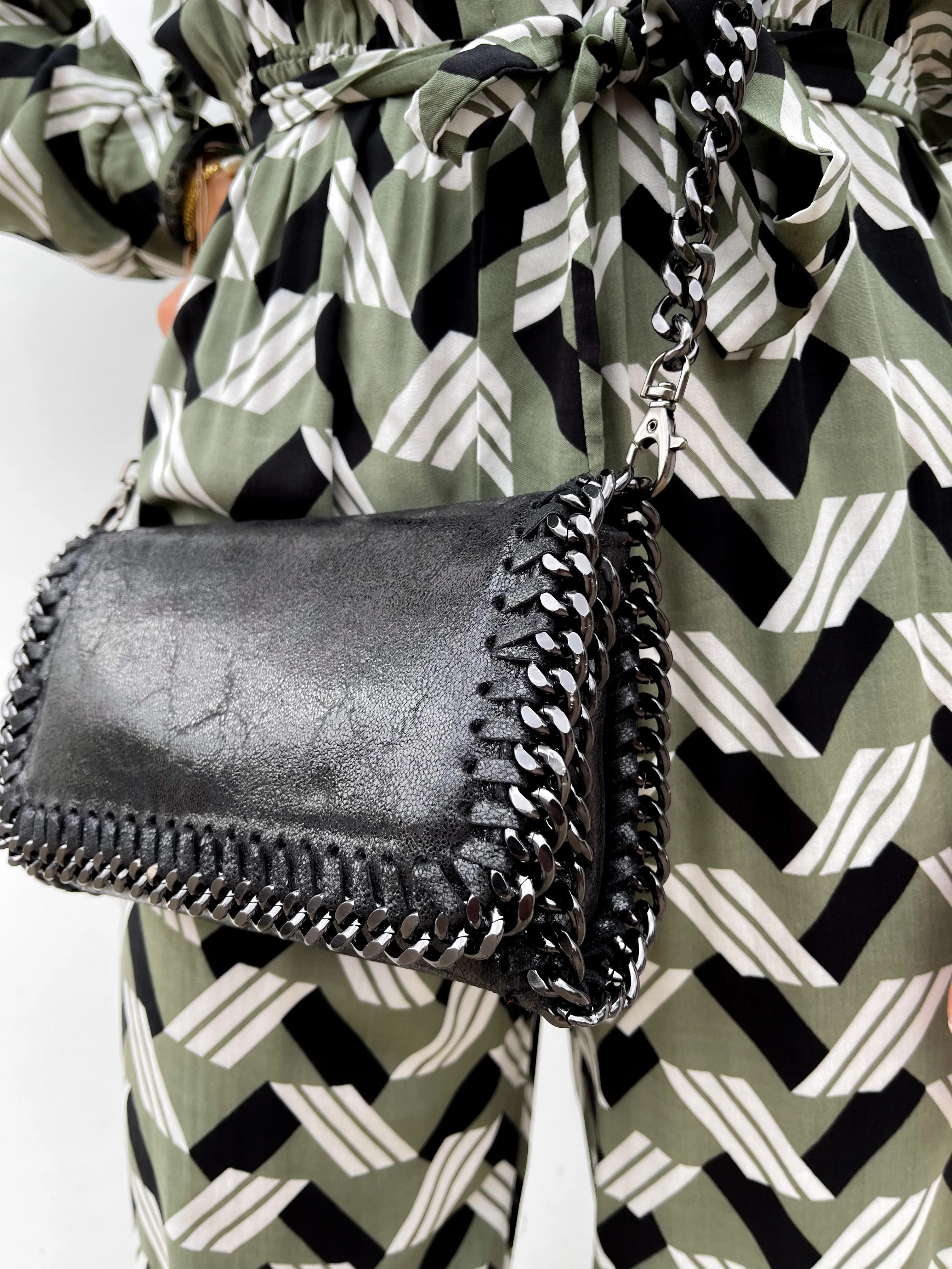 Bolso midi piel negro sold by Sorellas product image thumbnail 5