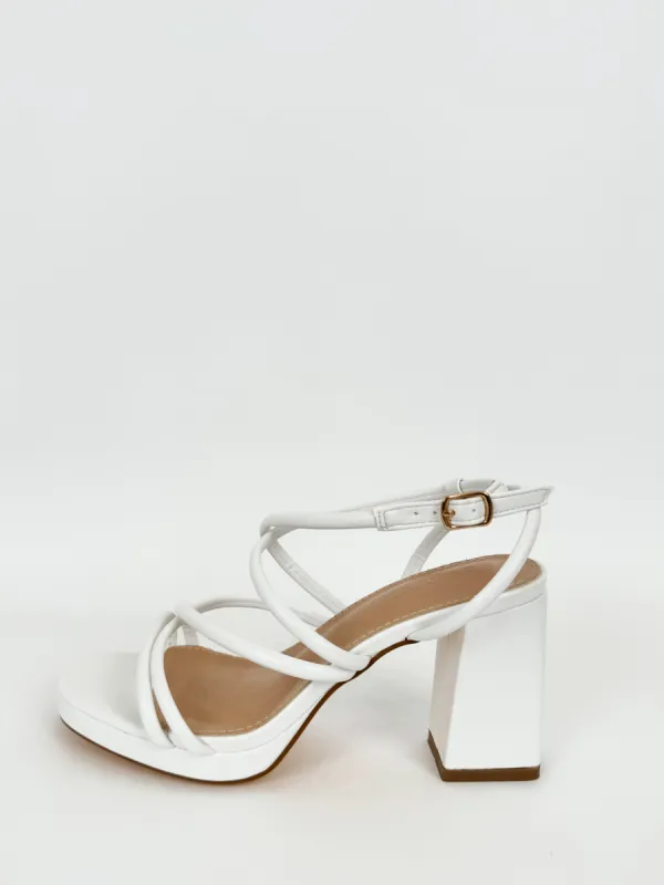 Sandalia plataforma entrelazado blanco sold by Sorellas
