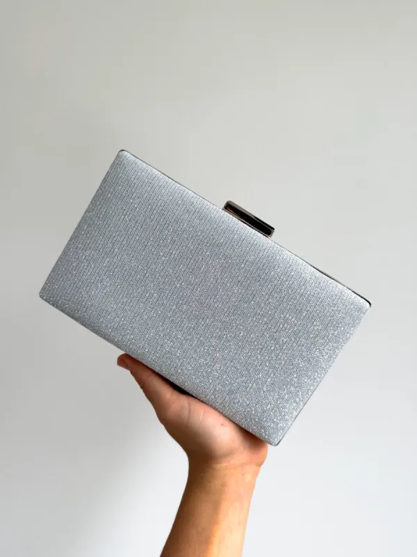 Clutch brillitos rectángulo plata sold by Sorellas